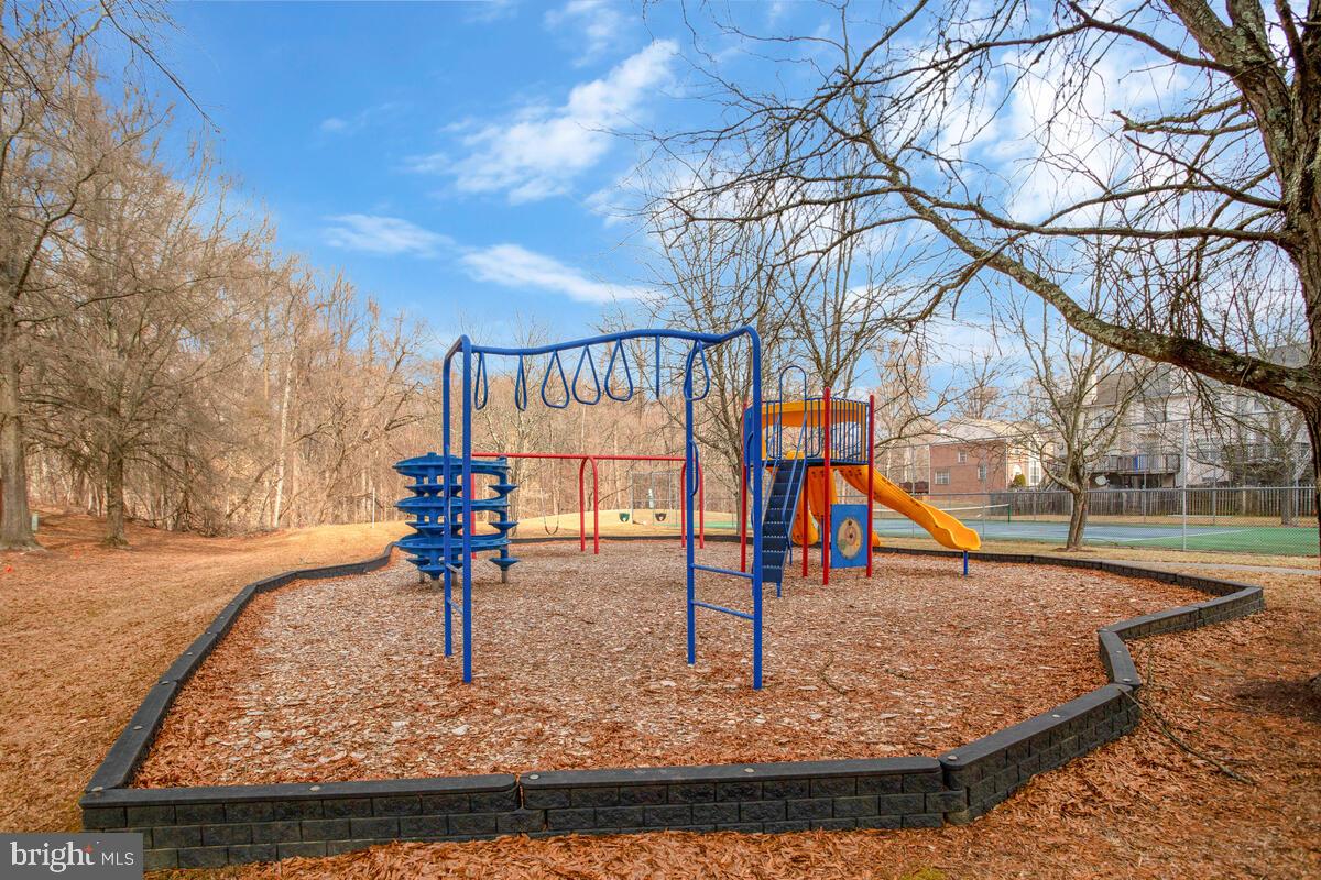 WOODVIEW VILLAGE - Residential Lease