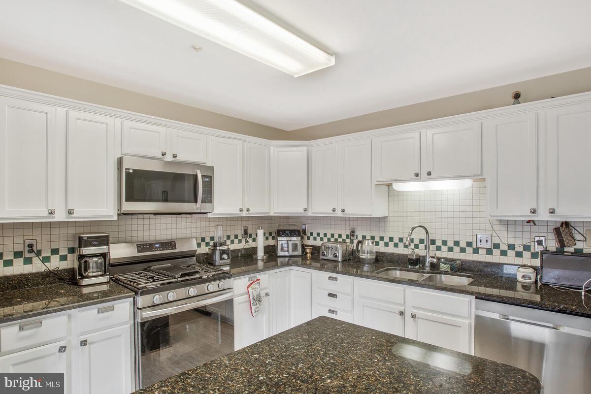 WOODVIEW VILLAGE - Residential Lease