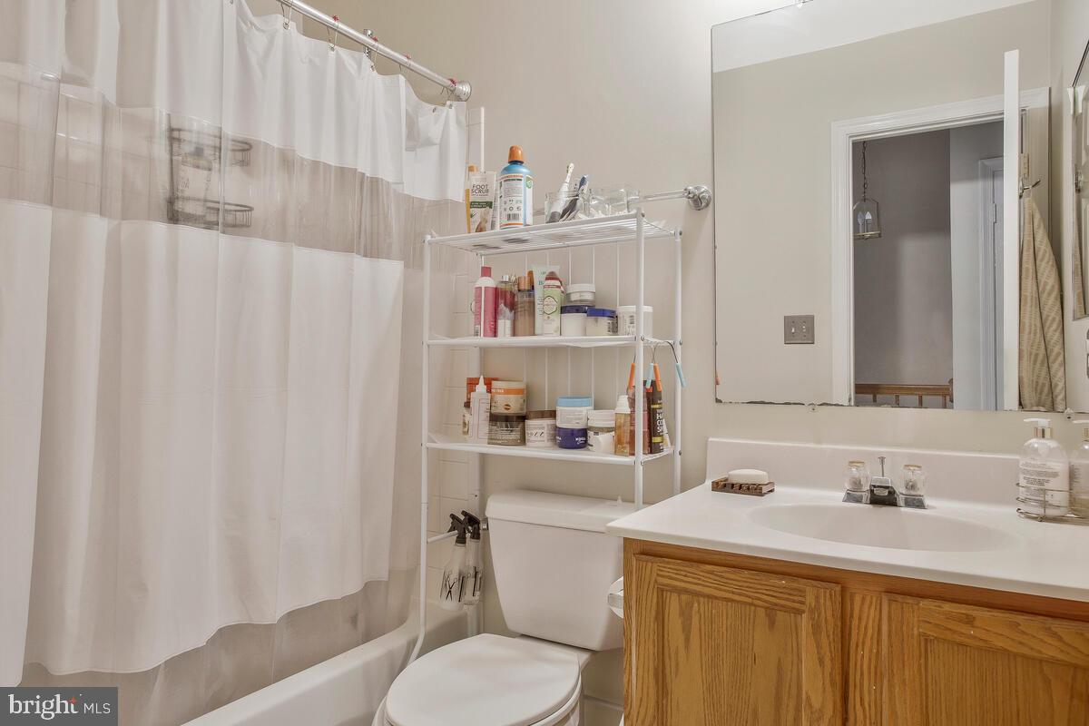 WOODVIEW VILLAGE - Residential Lease