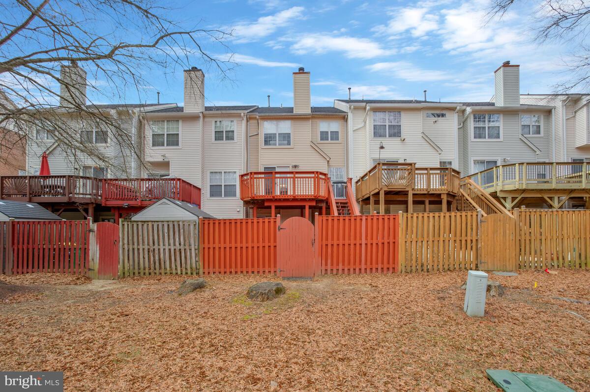 WOODVIEW VILLAGE - Residential Lease