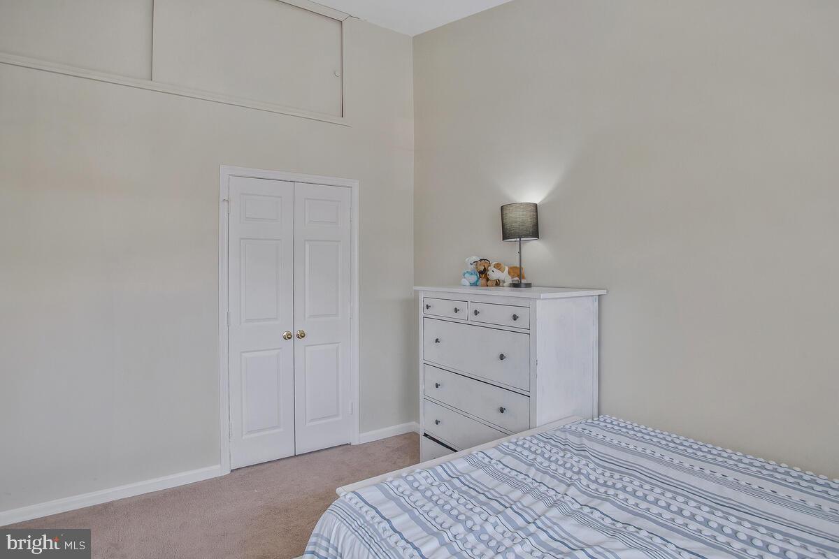 WOODVIEW VILLAGE - Residential Lease