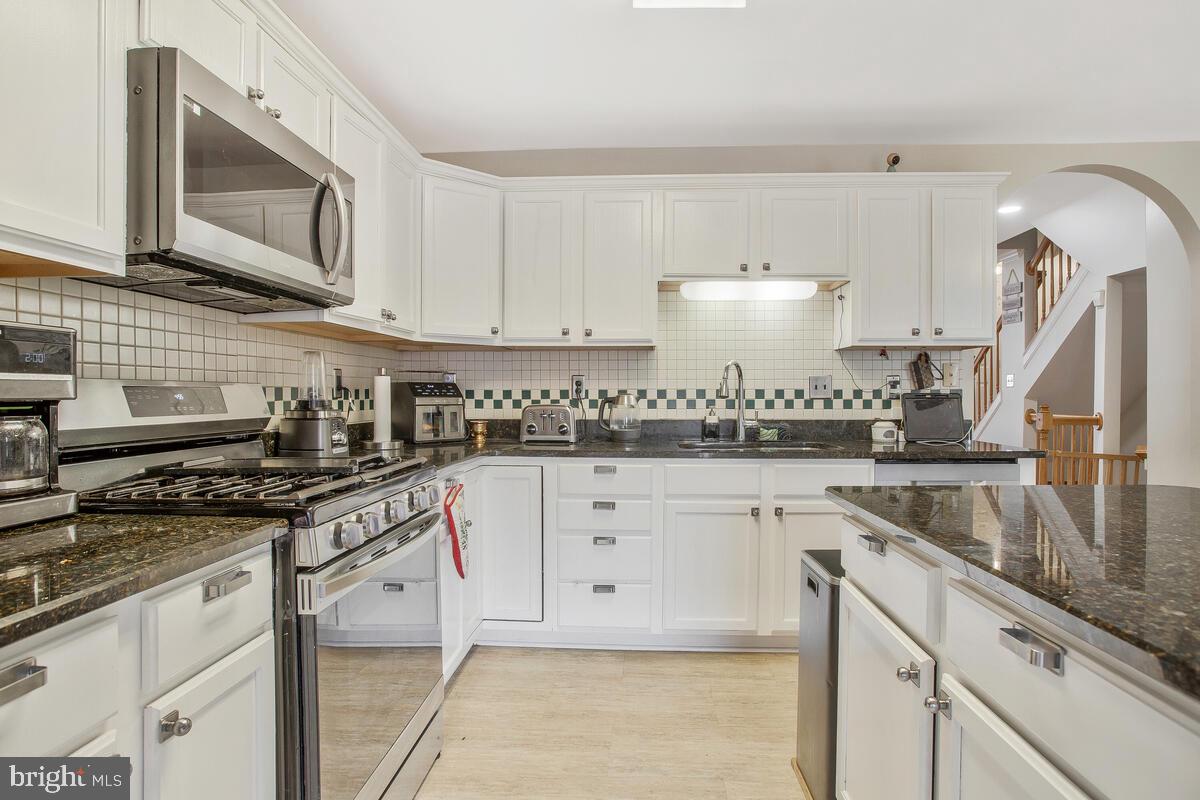 WOODVIEW VILLAGE - Residential Lease