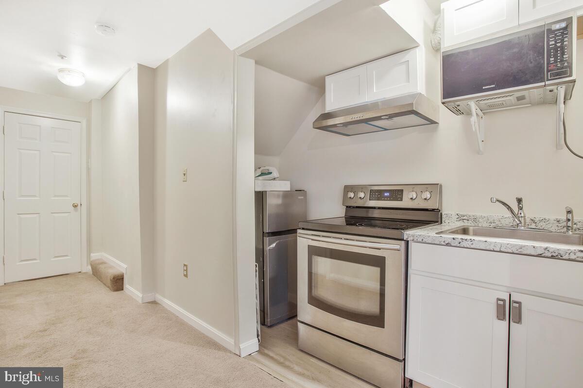 WOODVIEW VILLAGE - Residential Lease