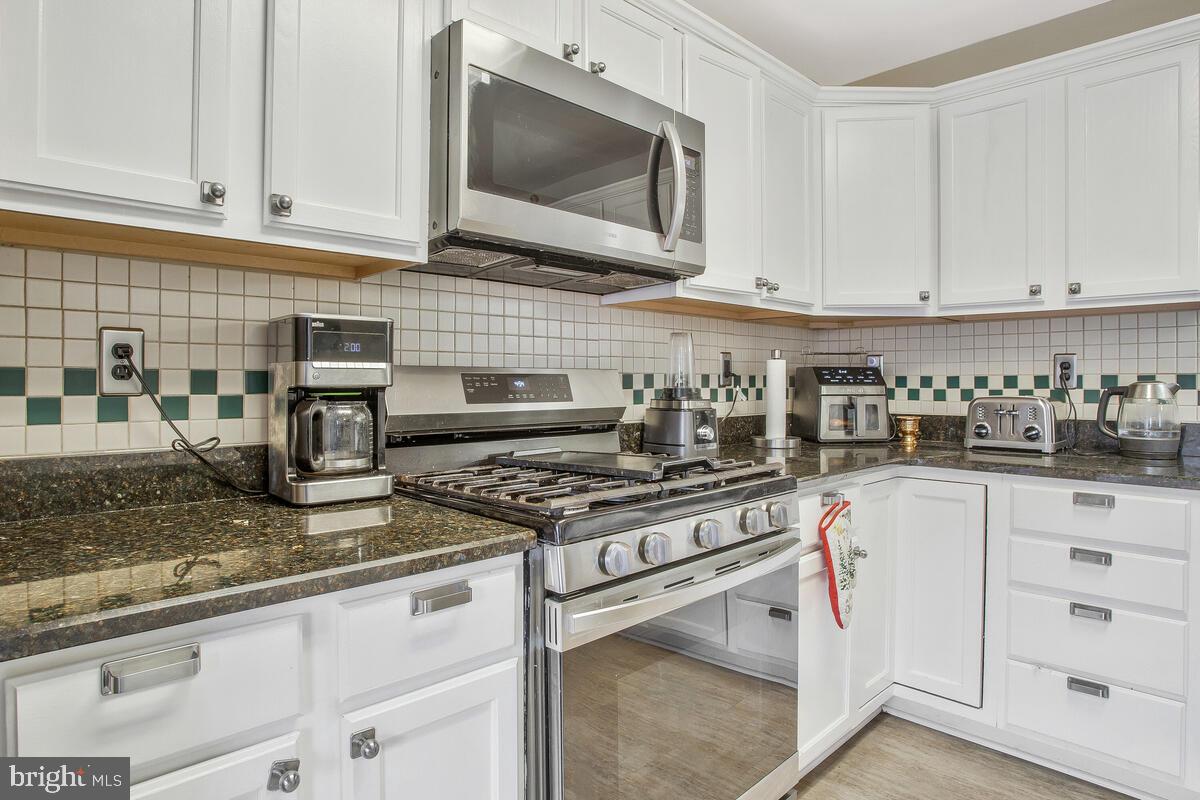 WOODVIEW VILLAGE - Residential Lease