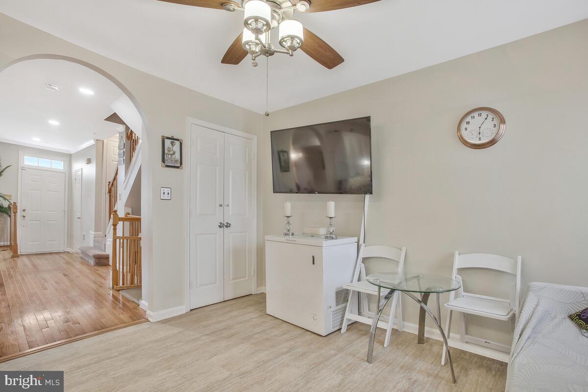 WOODVIEW VILLAGE - Residential Lease