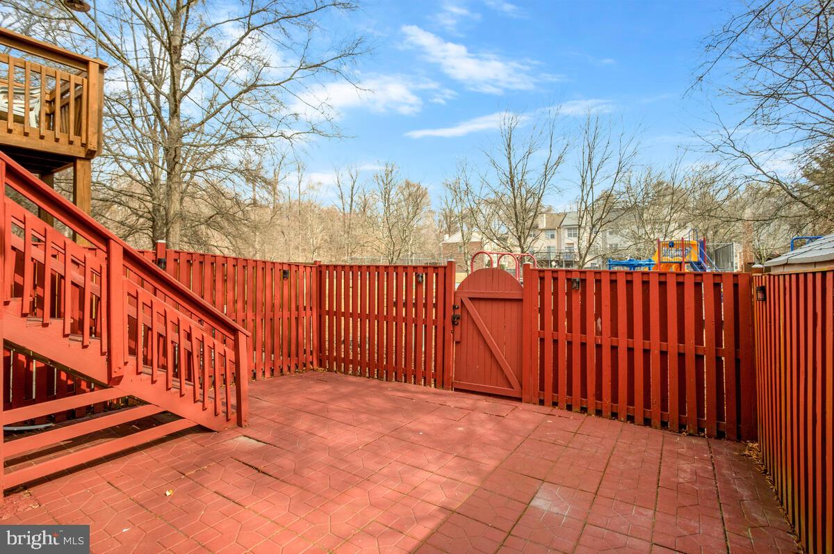 WOODVIEW VILLAGE - Residential Lease