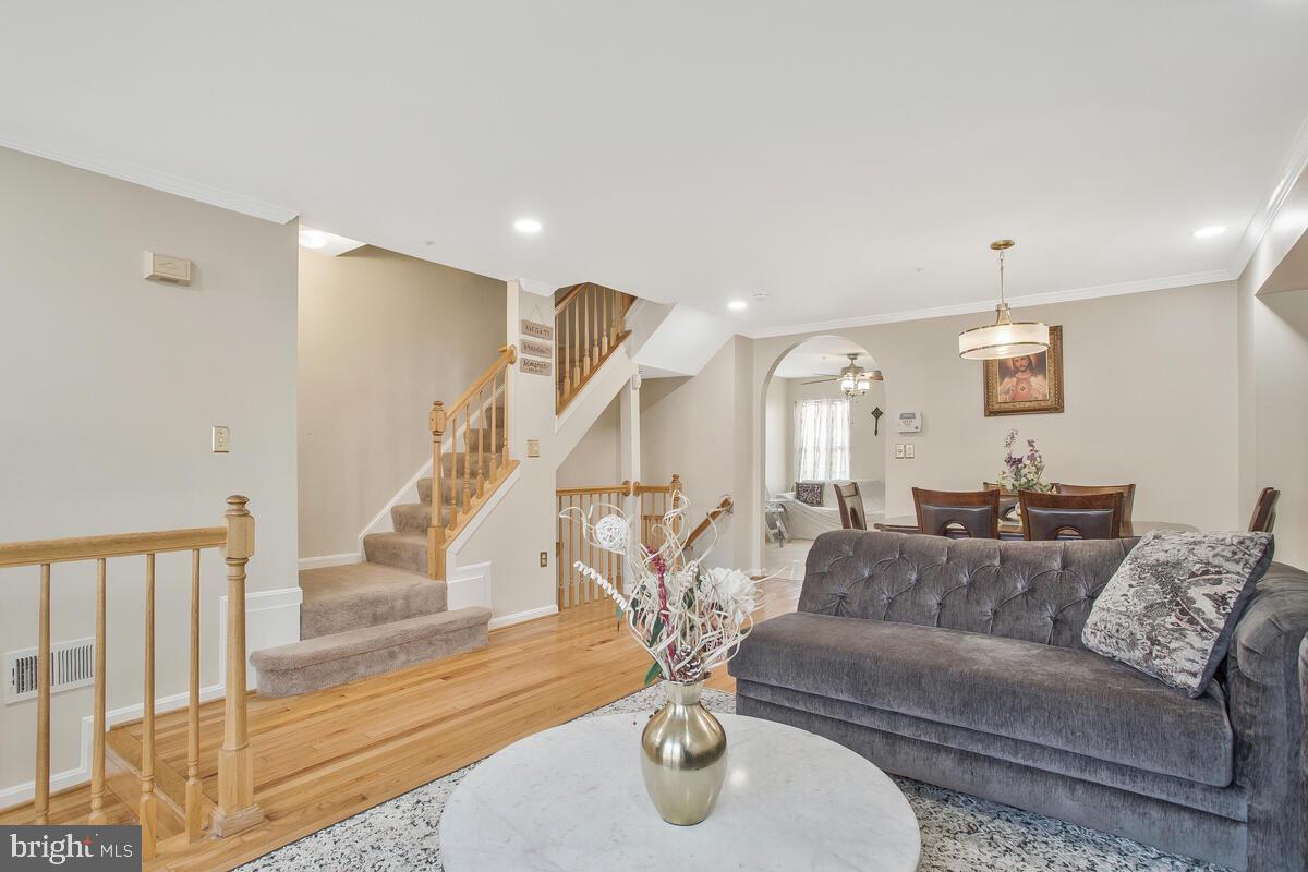 WOODVIEW VILLAGE - Residential Lease