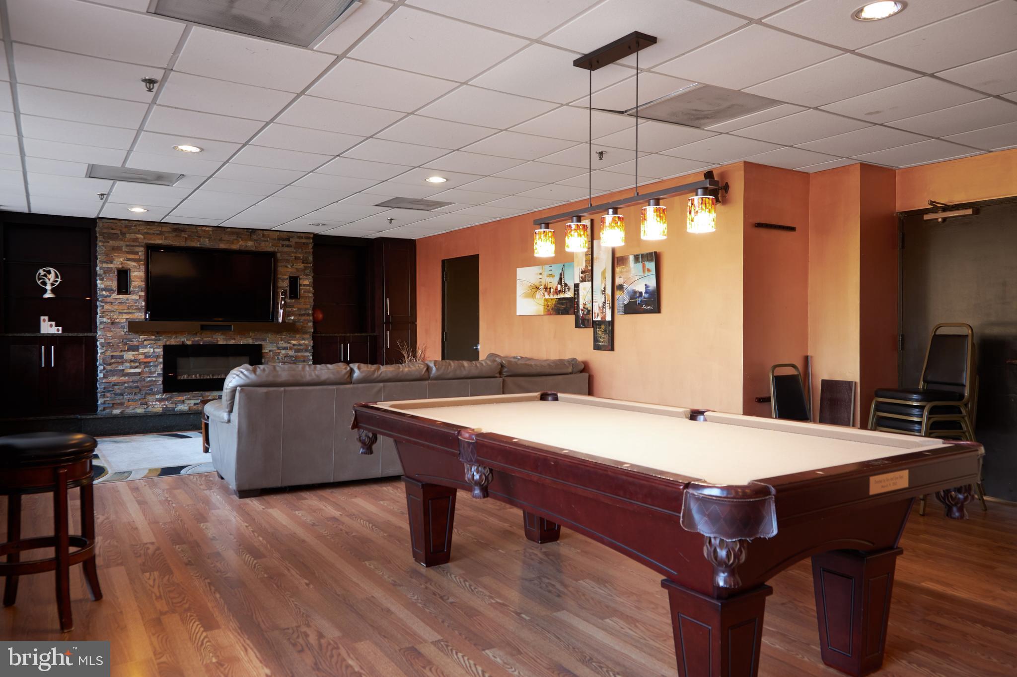 LAKESIDE PLAZA - Residential Lease