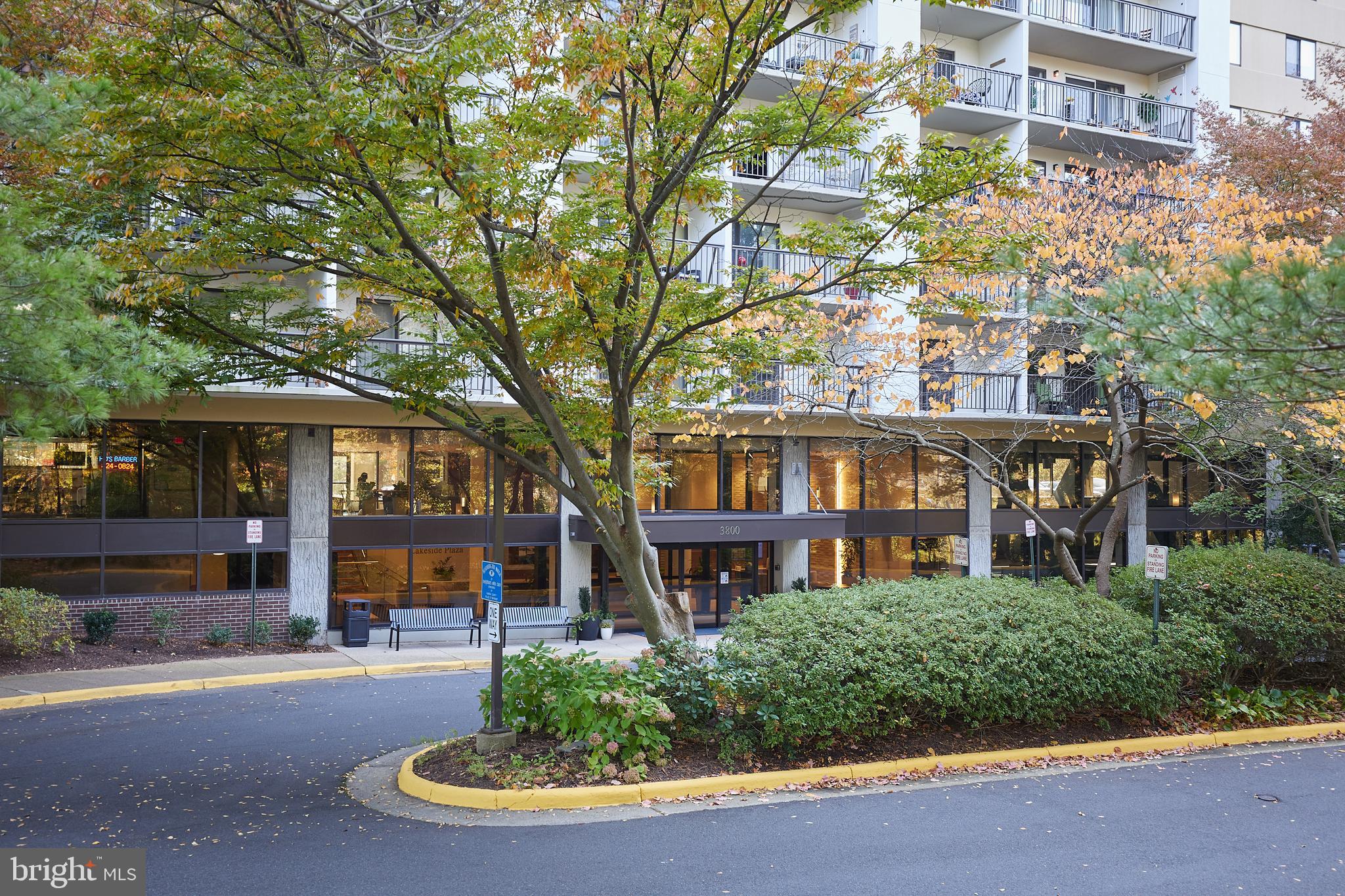 LAKESIDE PLAZA - Residential Lease