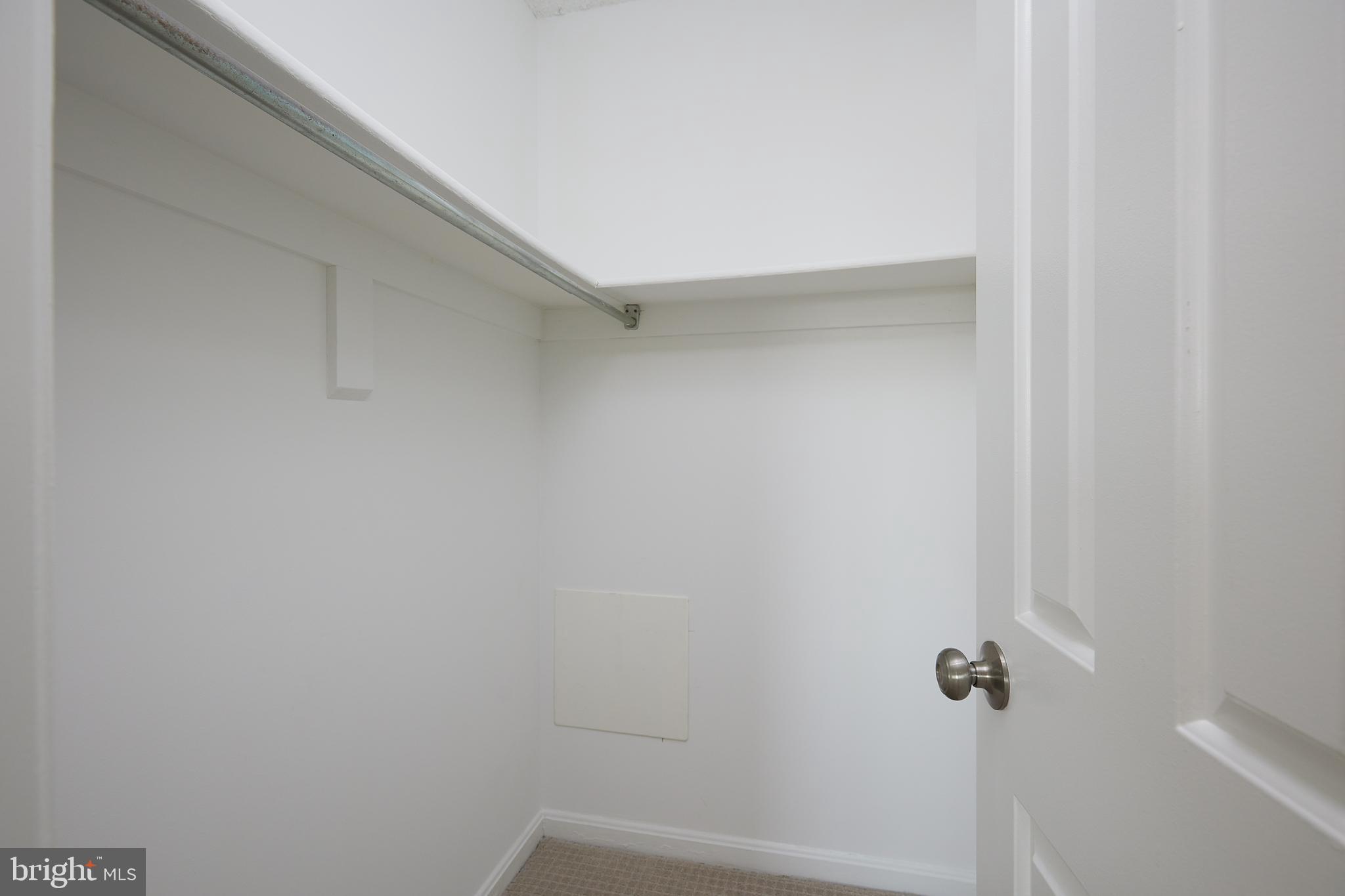 LAKESIDE PLAZA - Residential Lease