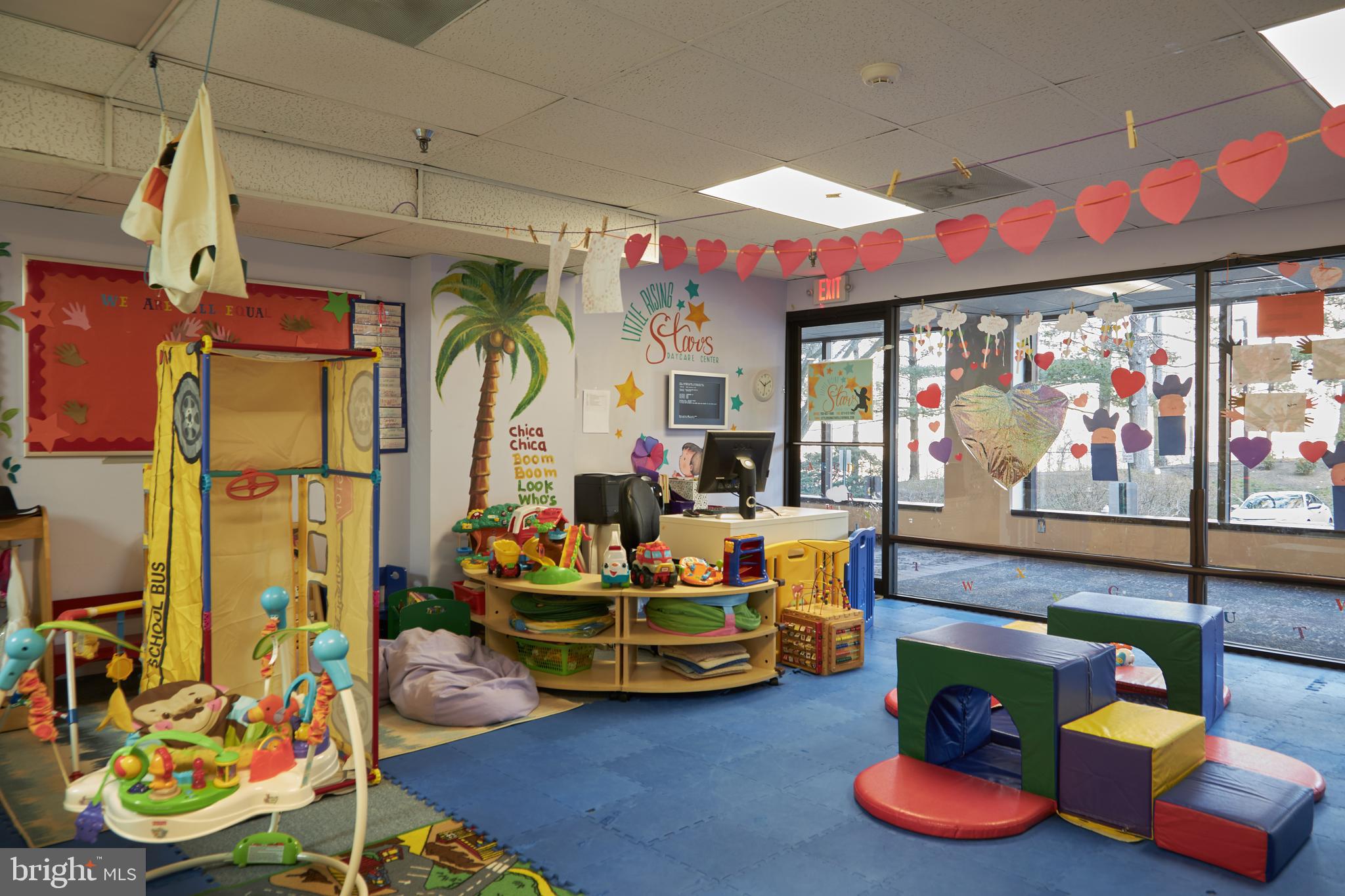 LAKESIDE PLAZA - Residential Lease