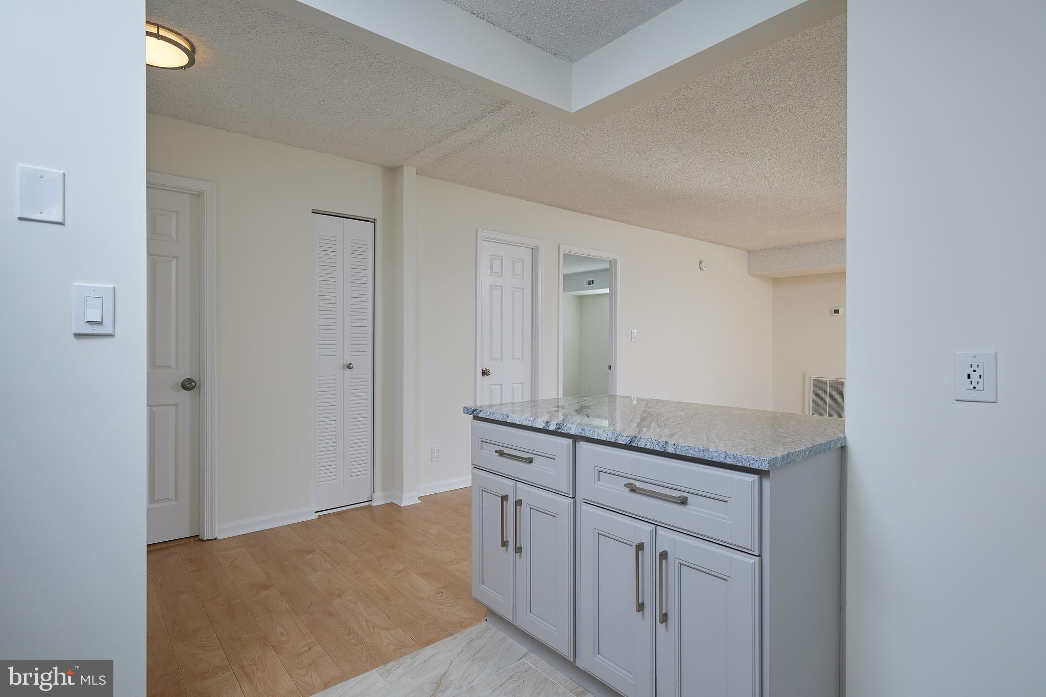 LAKESIDE PLAZA - Residential Lease