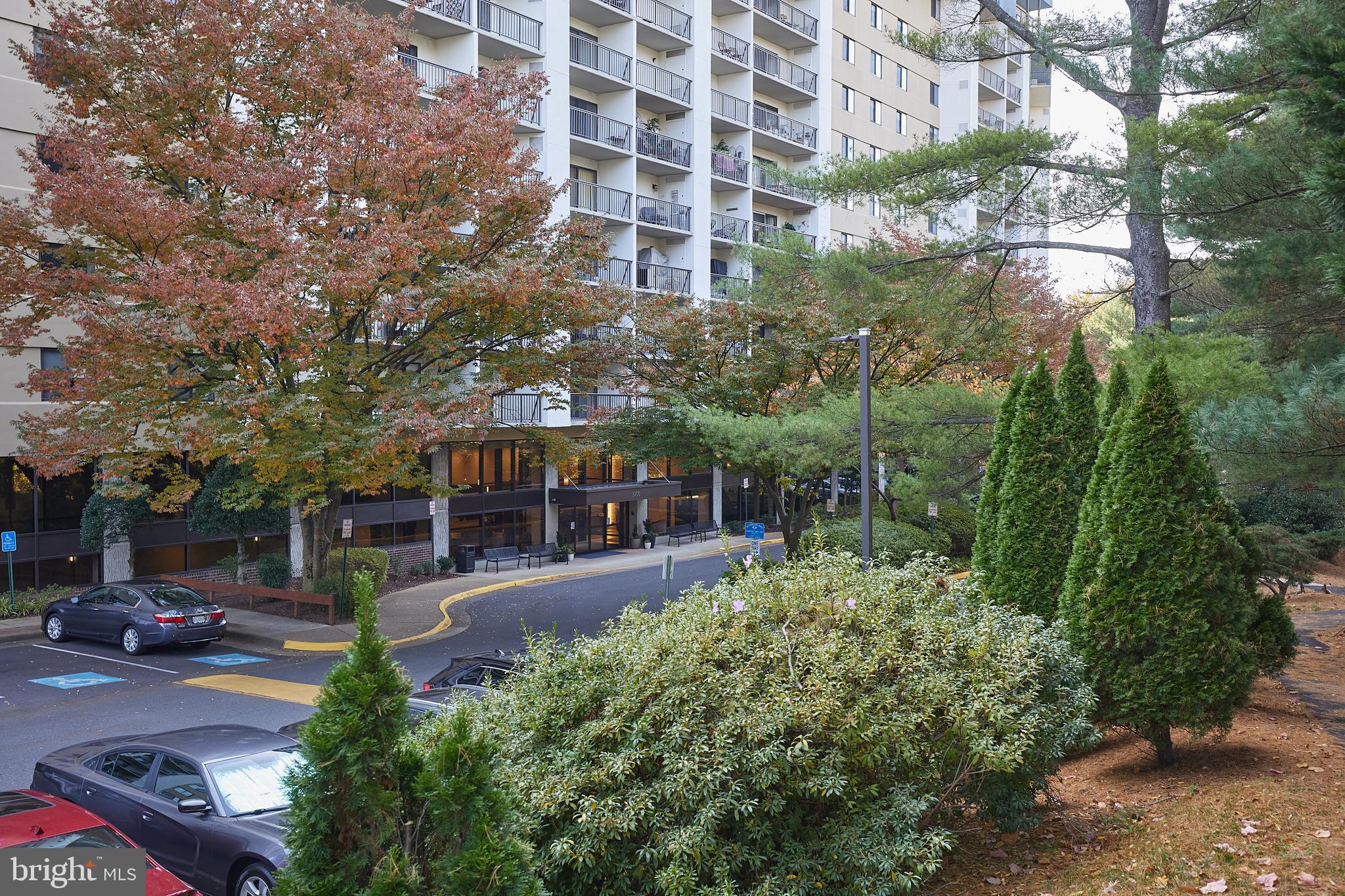 LAKESIDE PLAZA - Residential Lease