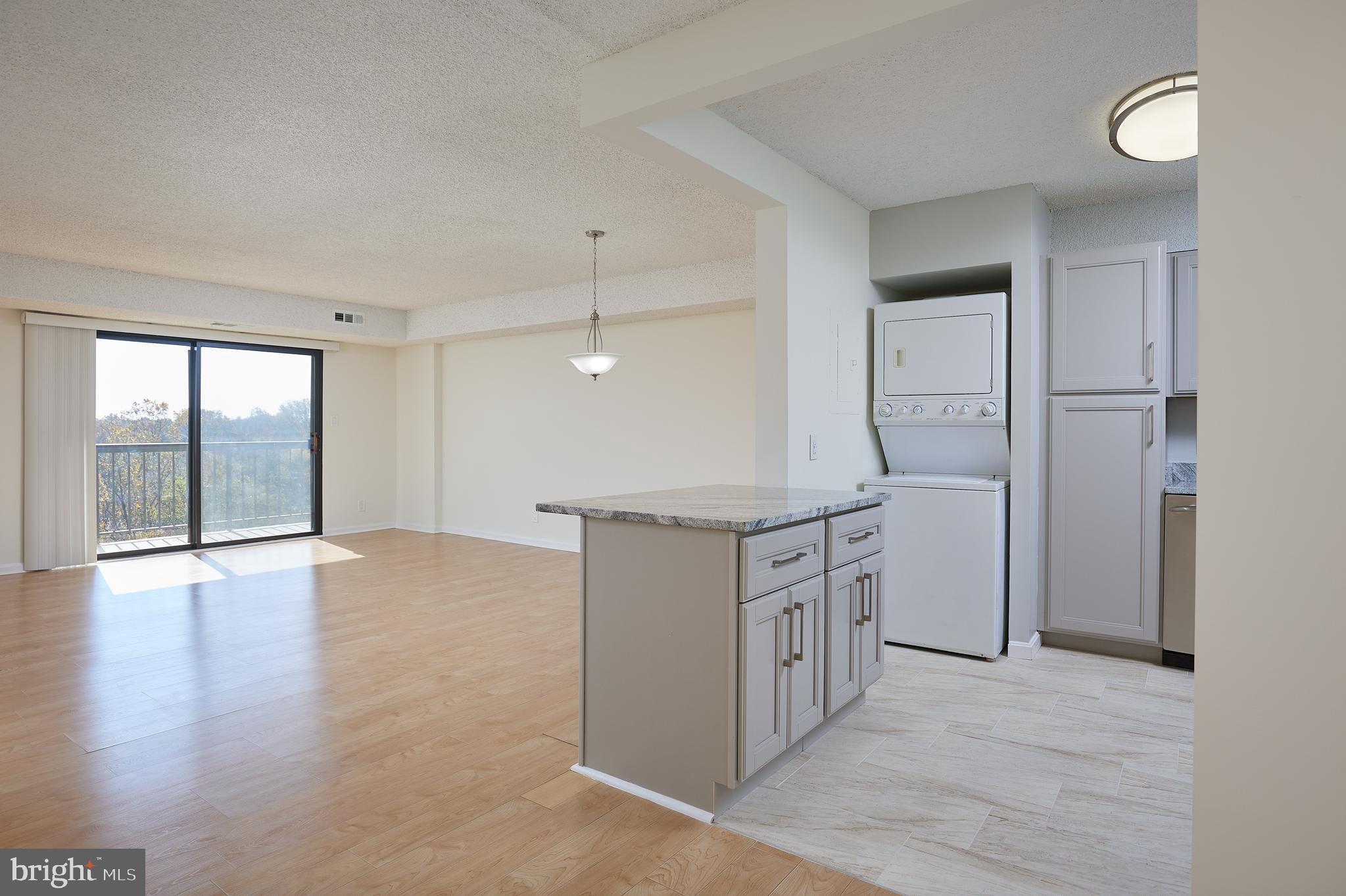 LAKESIDE PLAZA - Residential Lease