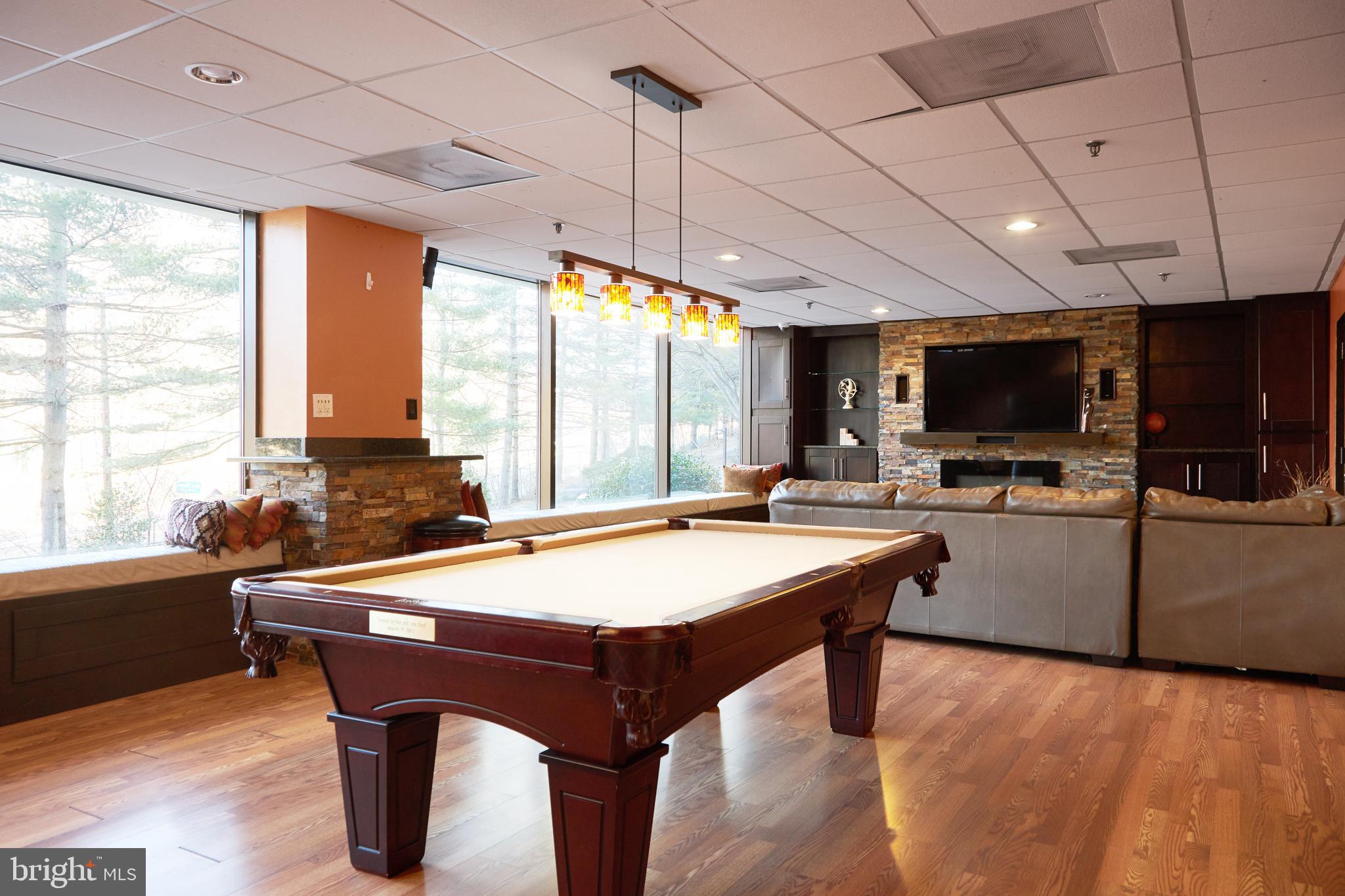 LAKESIDE PLAZA - Residential Lease