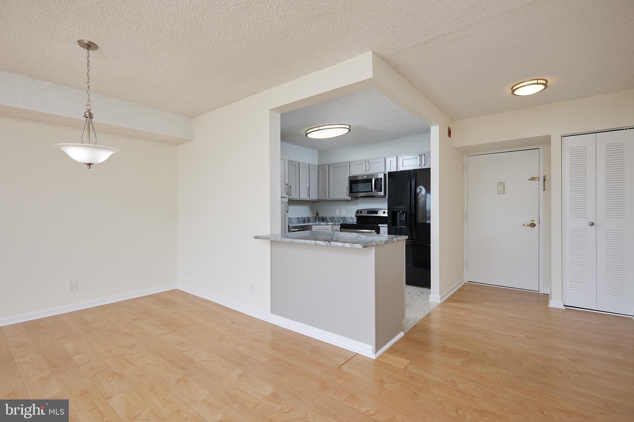 LAKESIDE PLAZA - Residential Lease