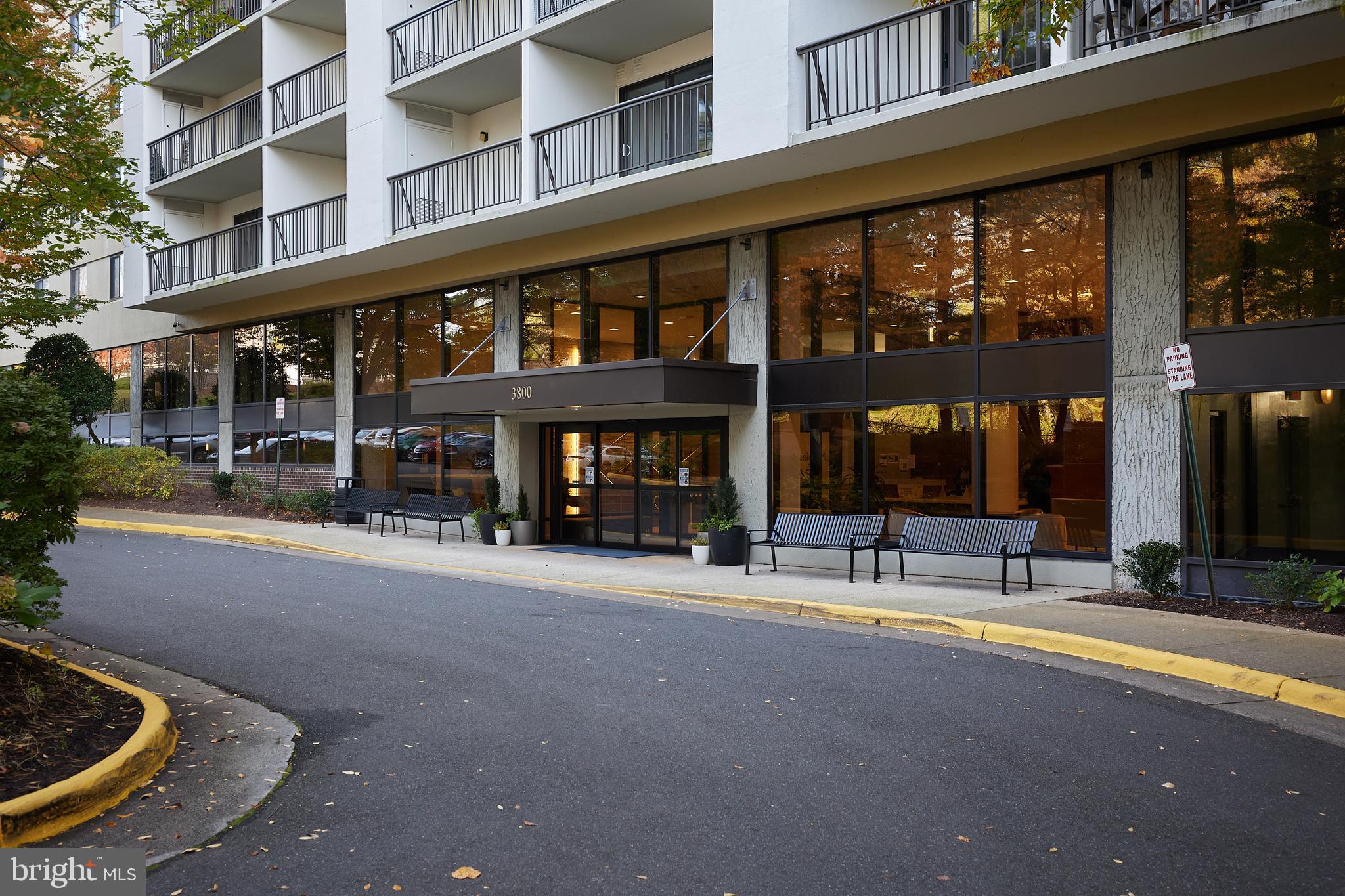 LAKESIDE PLAZA - Residential Lease