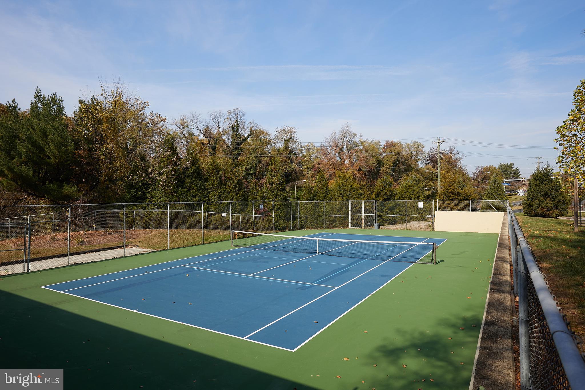 LAKESIDE PLAZA - Residential Lease