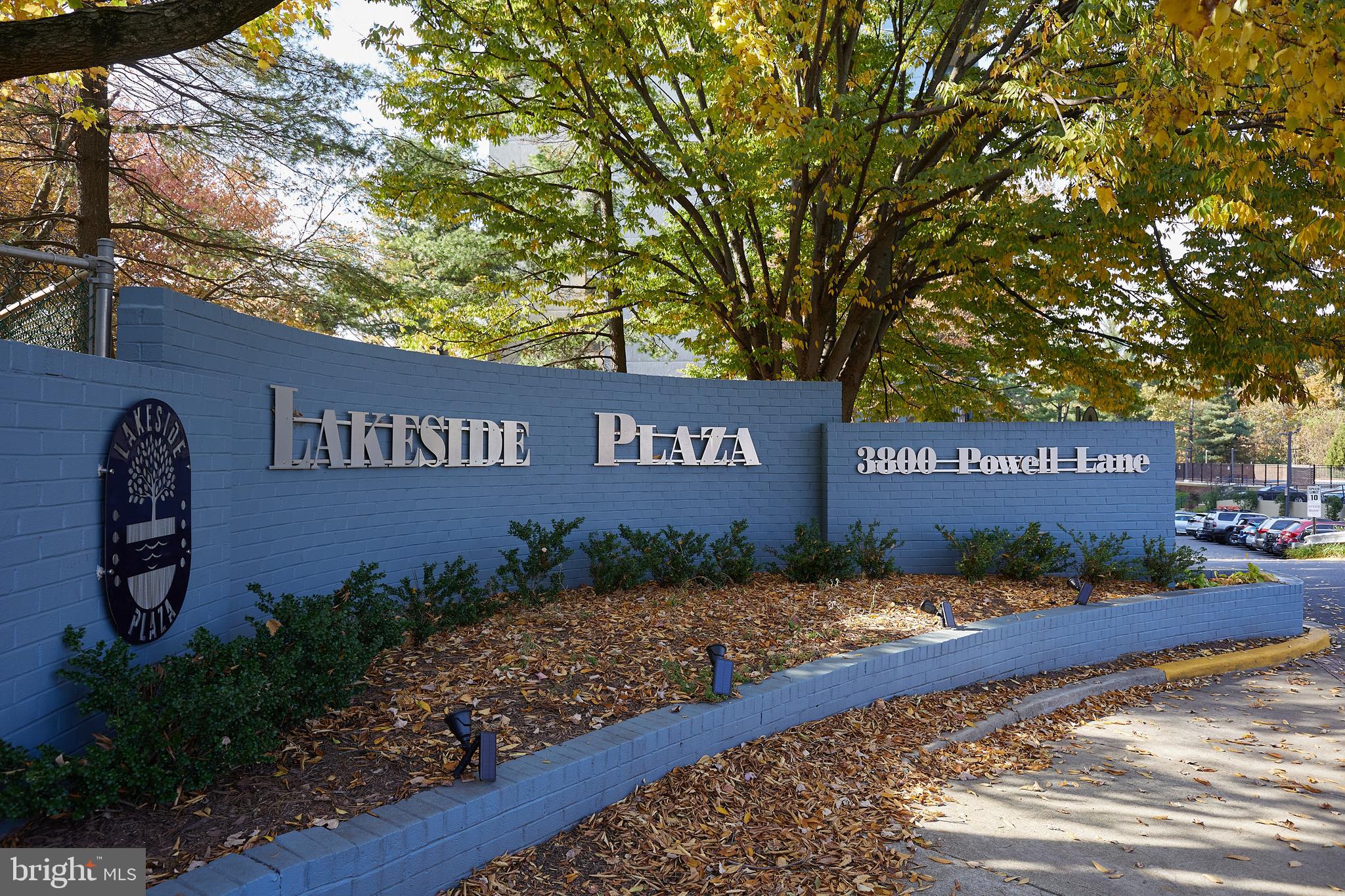 LAKESIDE PLAZA - Residential Lease