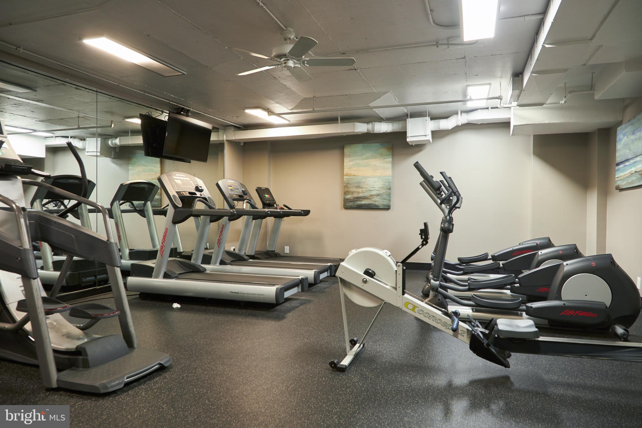 LAKESIDE PLAZA - Residential Lease