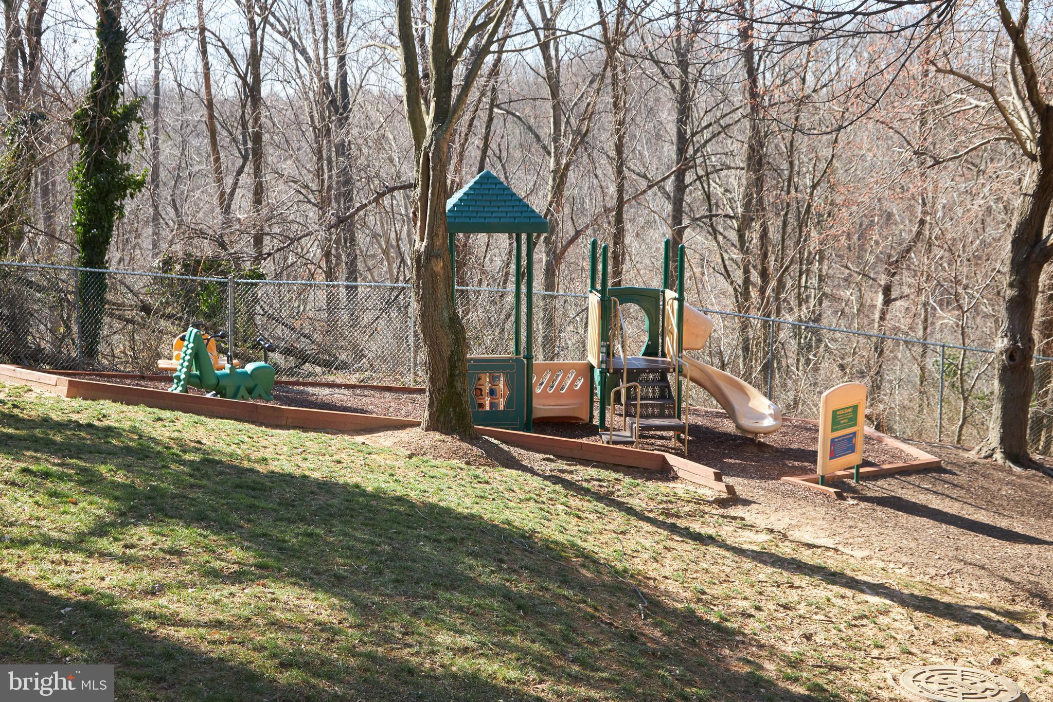 LAKESIDE PLAZA - Residential Lease