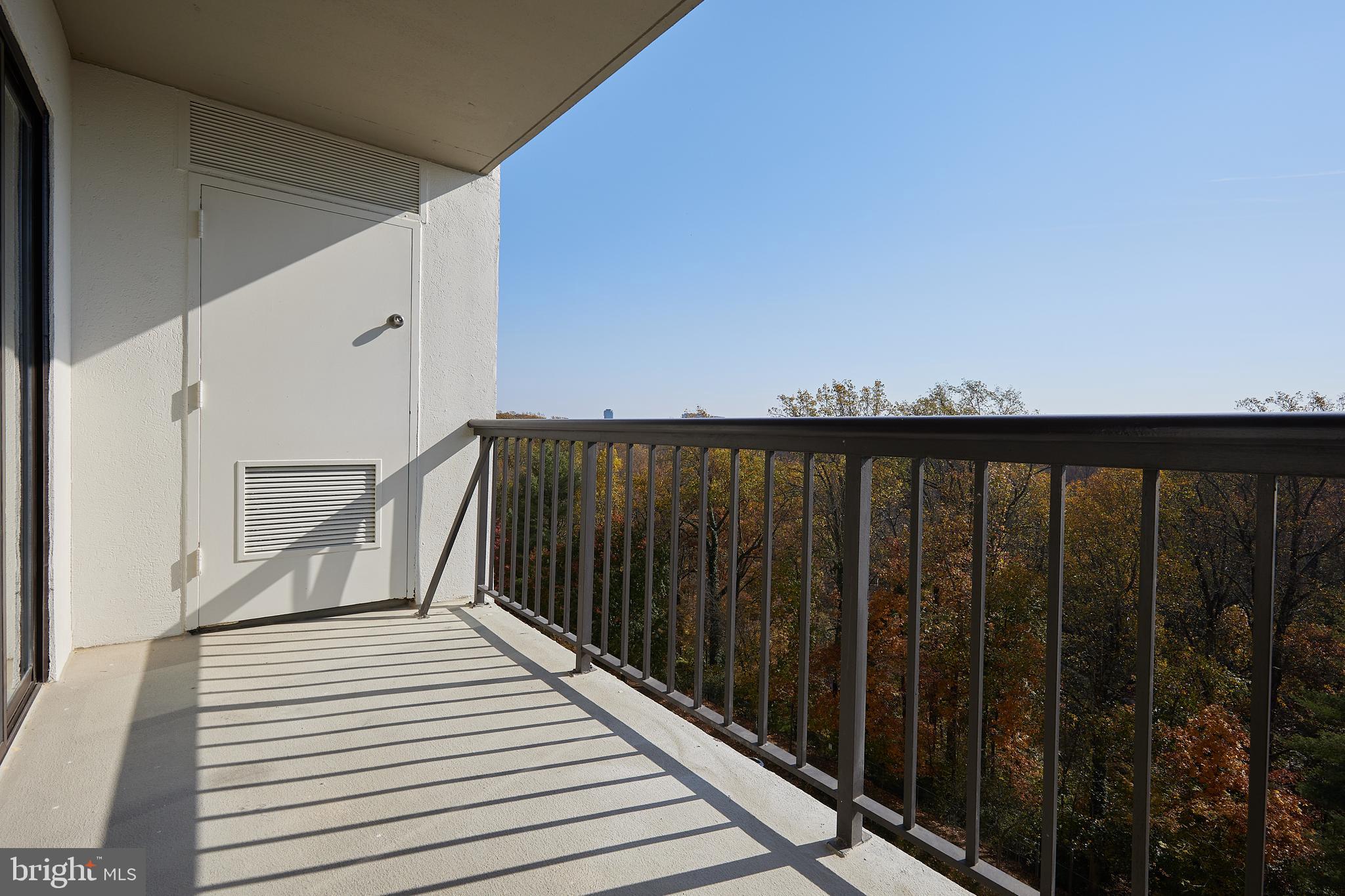 LAKESIDE PLAZA - Residential Lease