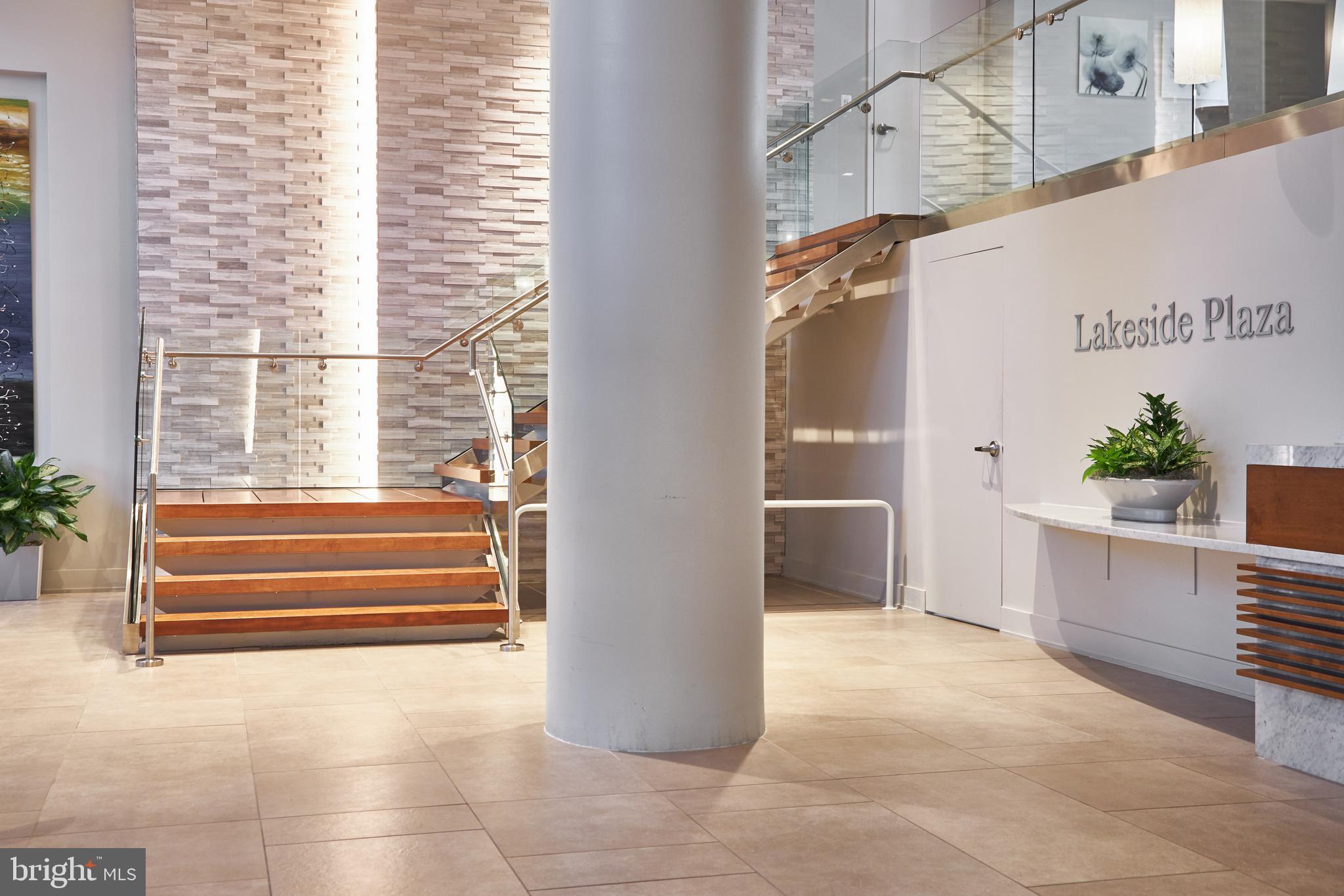 LAKESIDE PLAZA - Residential Lease