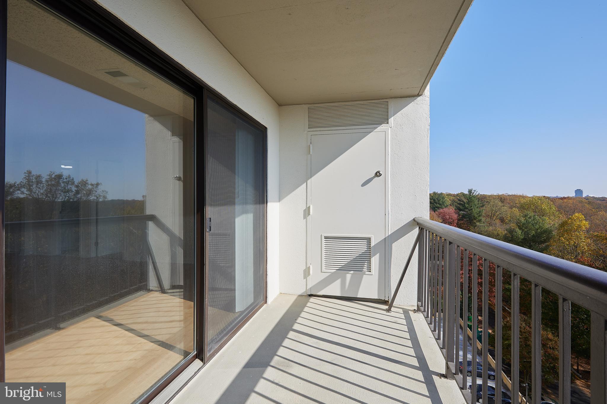 LAKESIDE PLAZA - Residential Lease