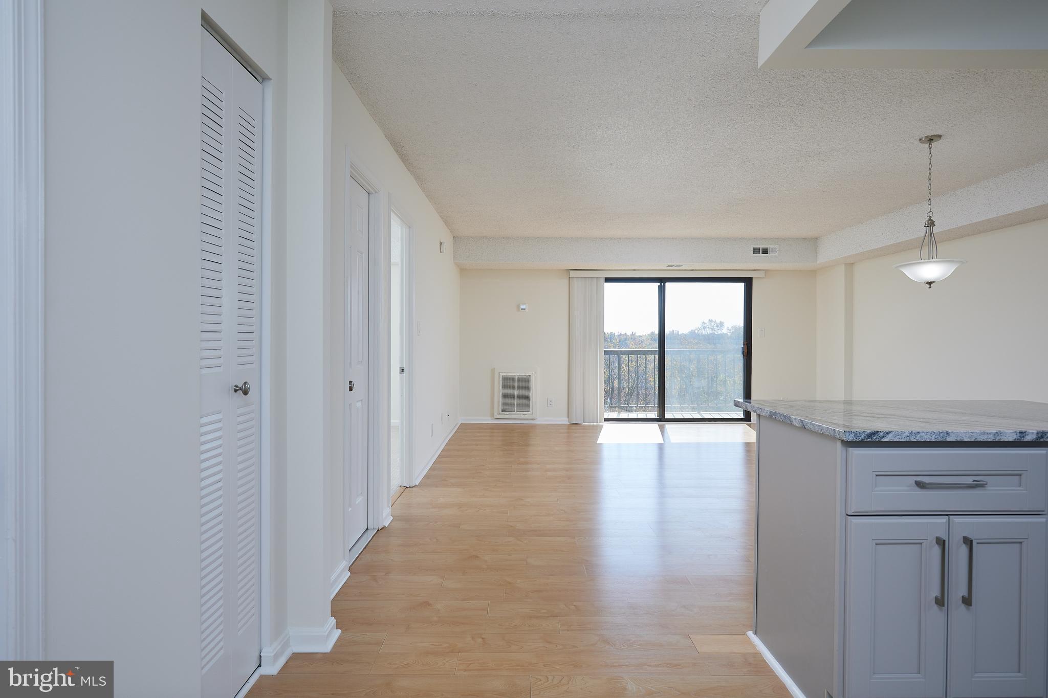 LAKESIDE PLAZA - Residential Lease