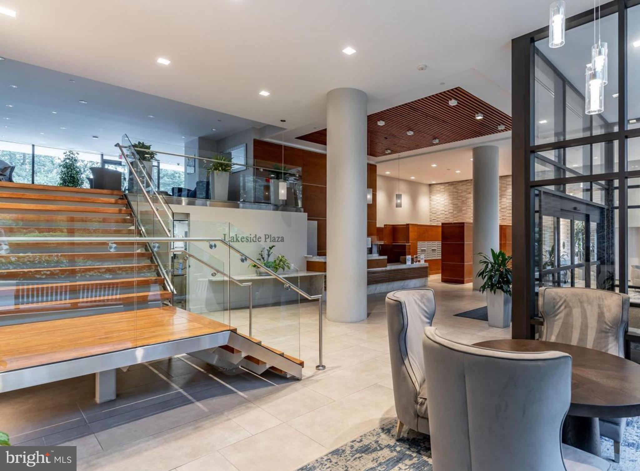 LAKESIDE PLAZA - Residential Lease