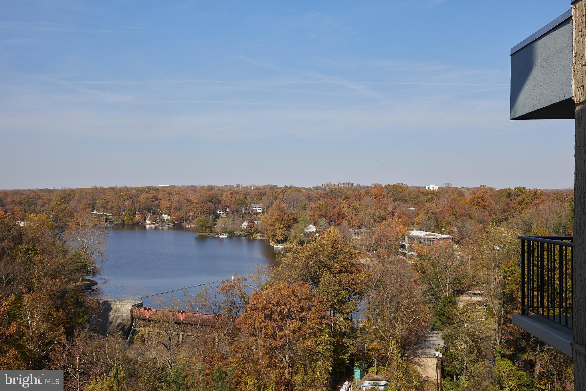 LAKESIDE PLAZA - Residential Lease