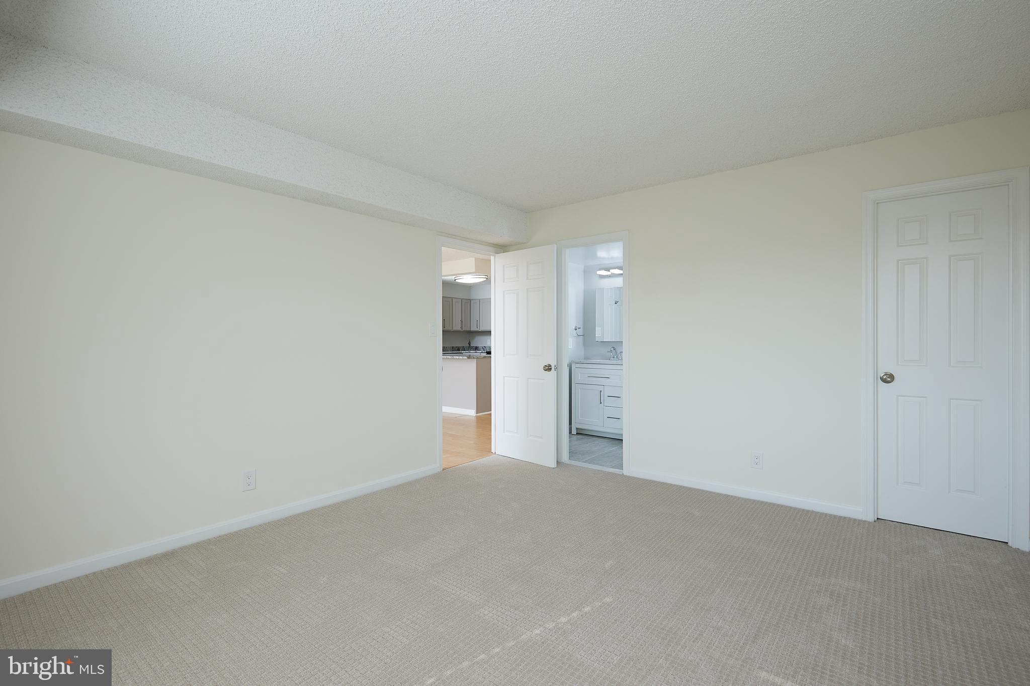 LAKESIDE PLAZA - Residential Lease