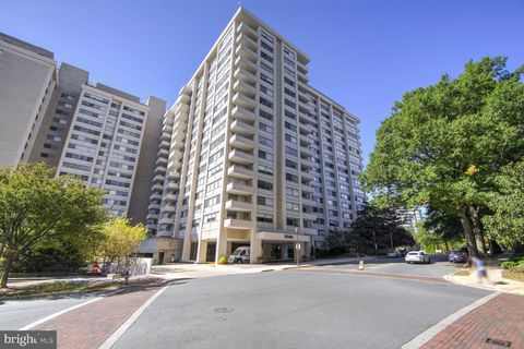 Photo of 5500 Friendship Boulevard #2423N, CHEVY CHASE, MD 20815 (MLS # MDMC2158022)