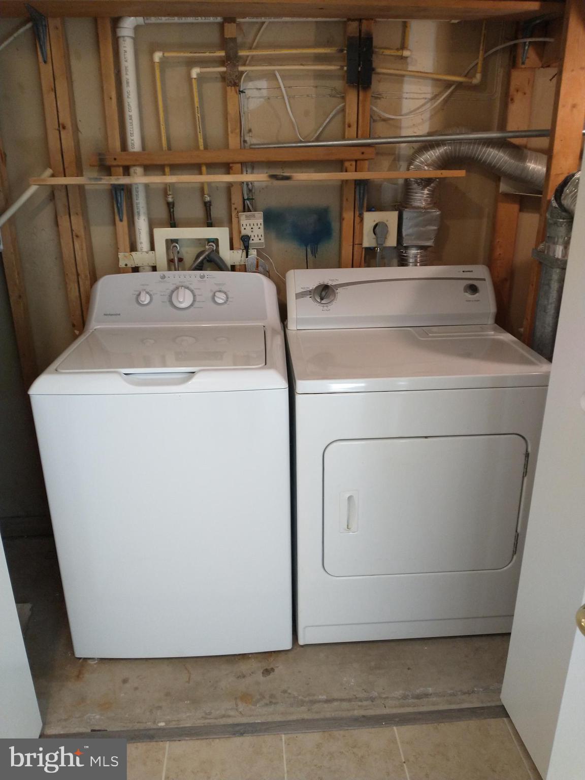 WAYSIDE VILLAGE - Residential Lease