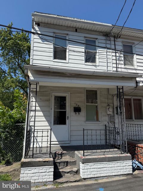 Townhouse For Sale - 128 Preston Avenue<br/> GIRARDVILLE, PA 17935