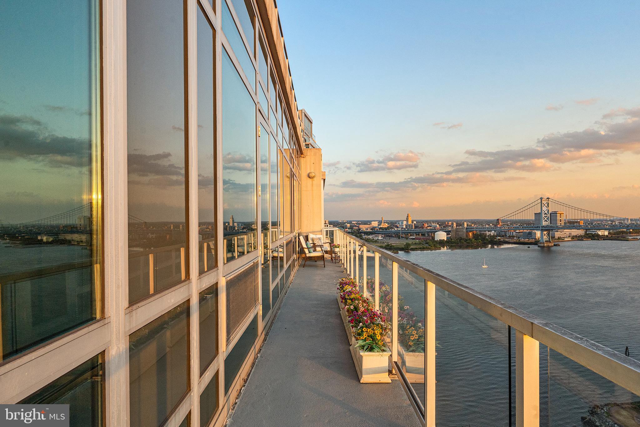 WATERFRONT SQUARE - Residential