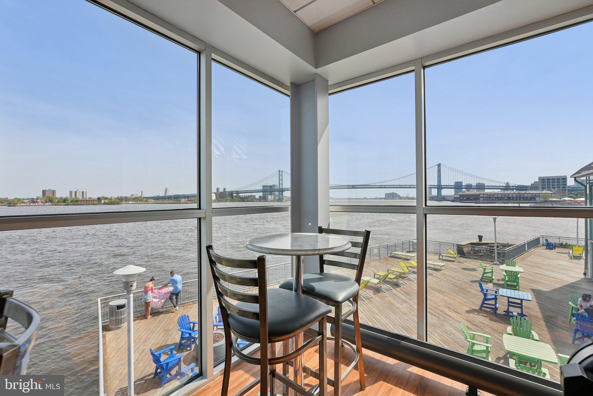 WATERFRONT SQUARE - Residential