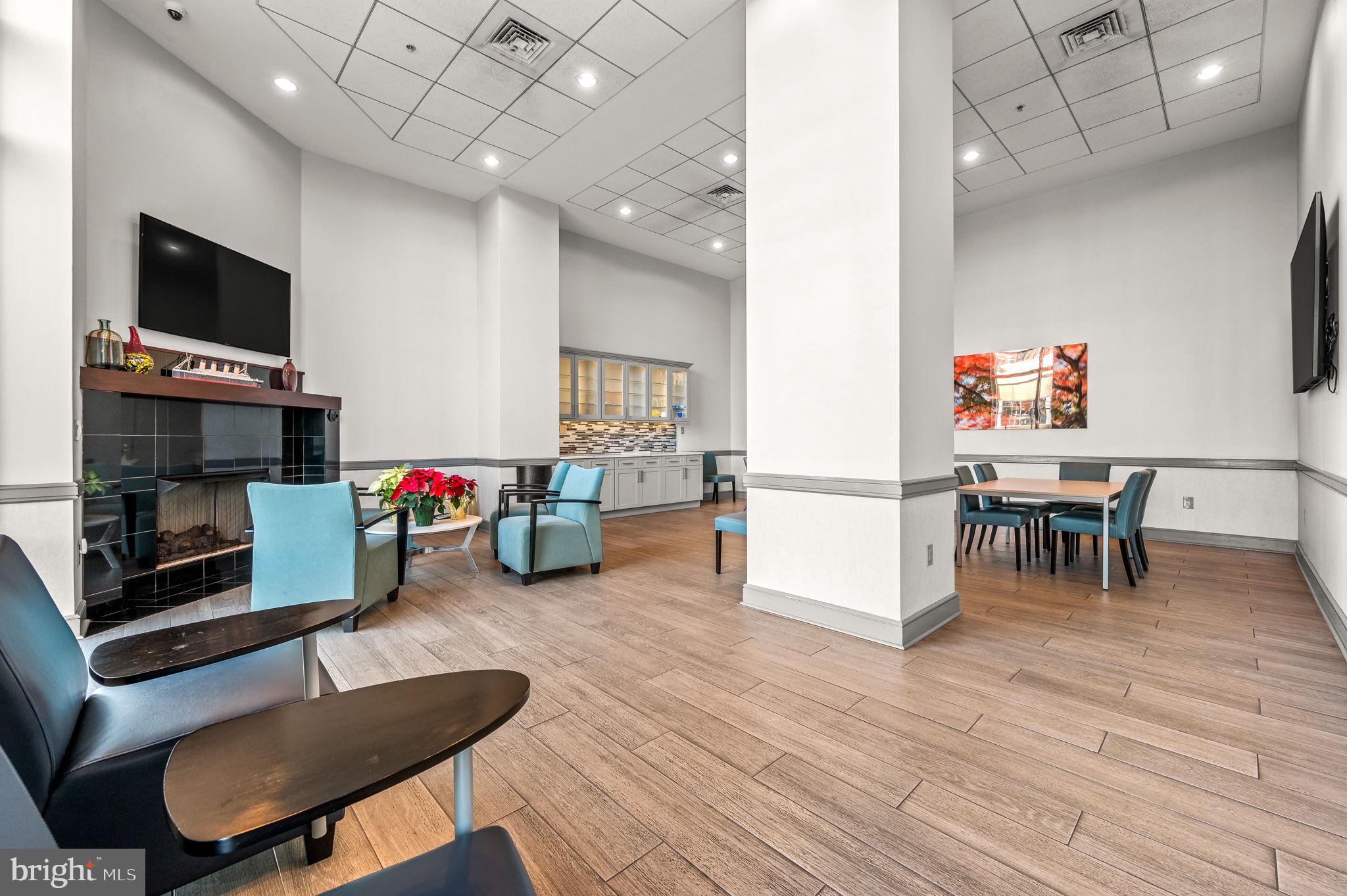 WATERFRONT SQUARE - Residential