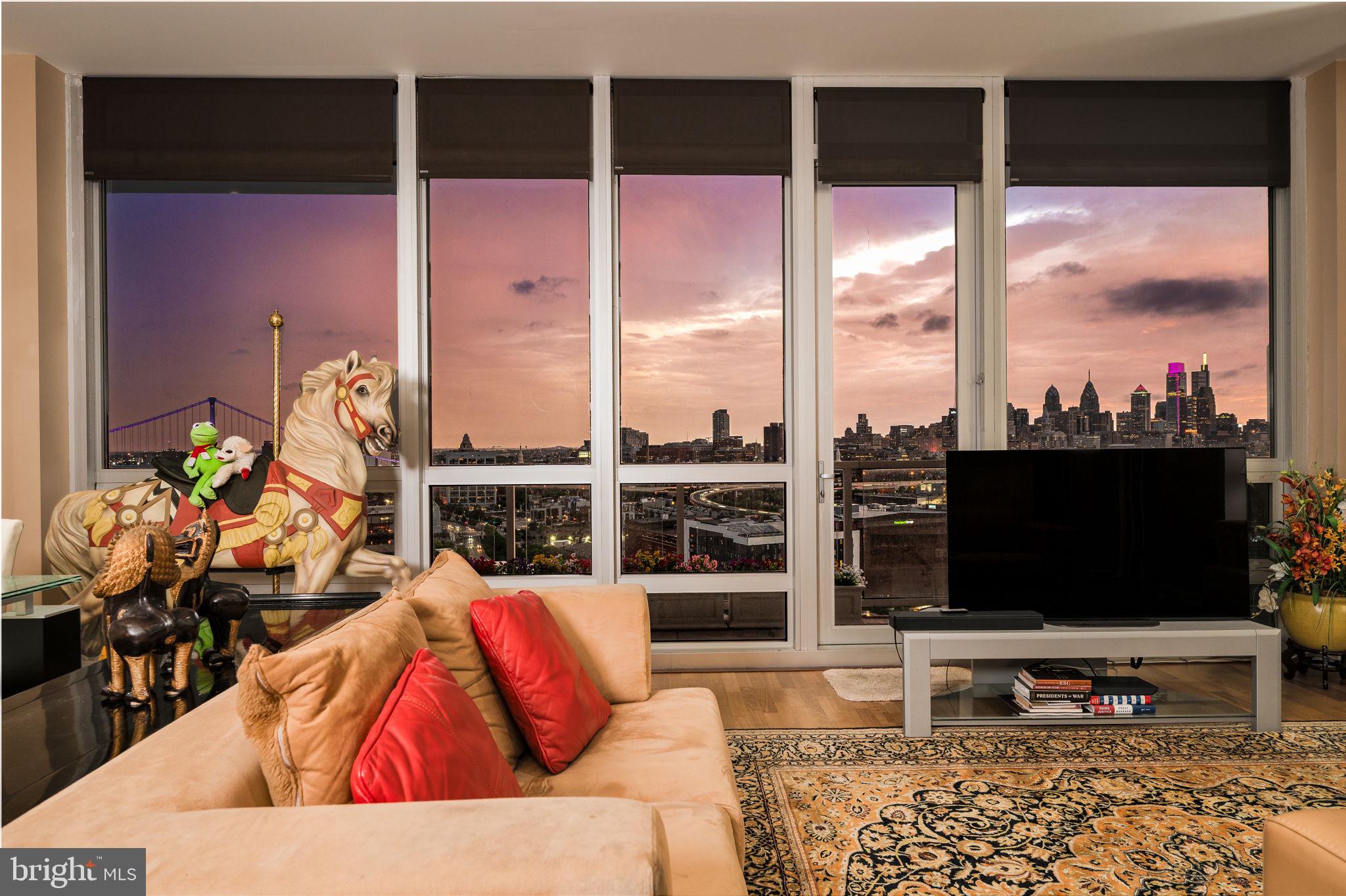 WATERFRONT SQUARE - Residential