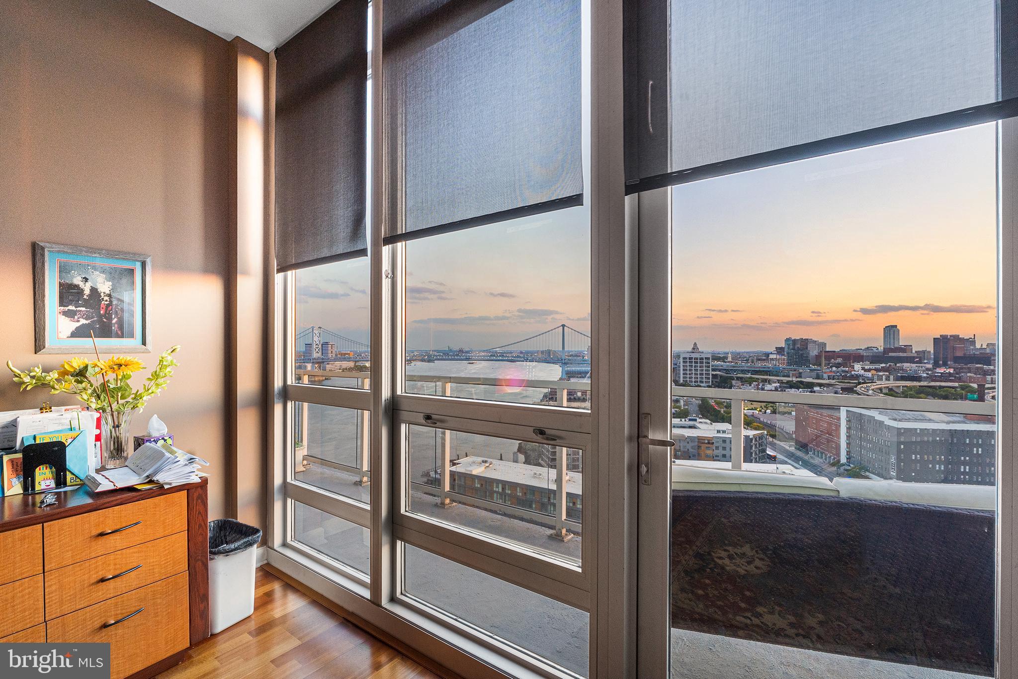 WATERFRONT SQUARE - Residential