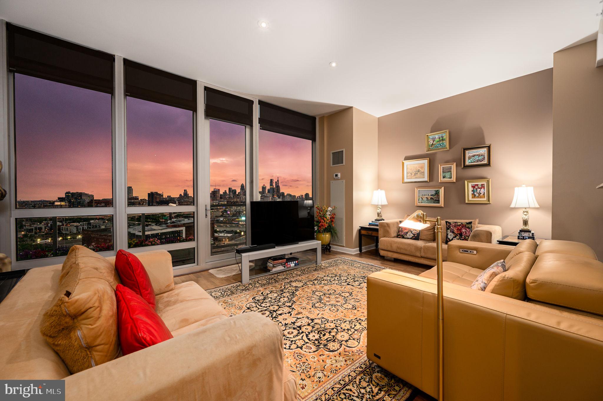 WATERFRONT SQUARE - Residential