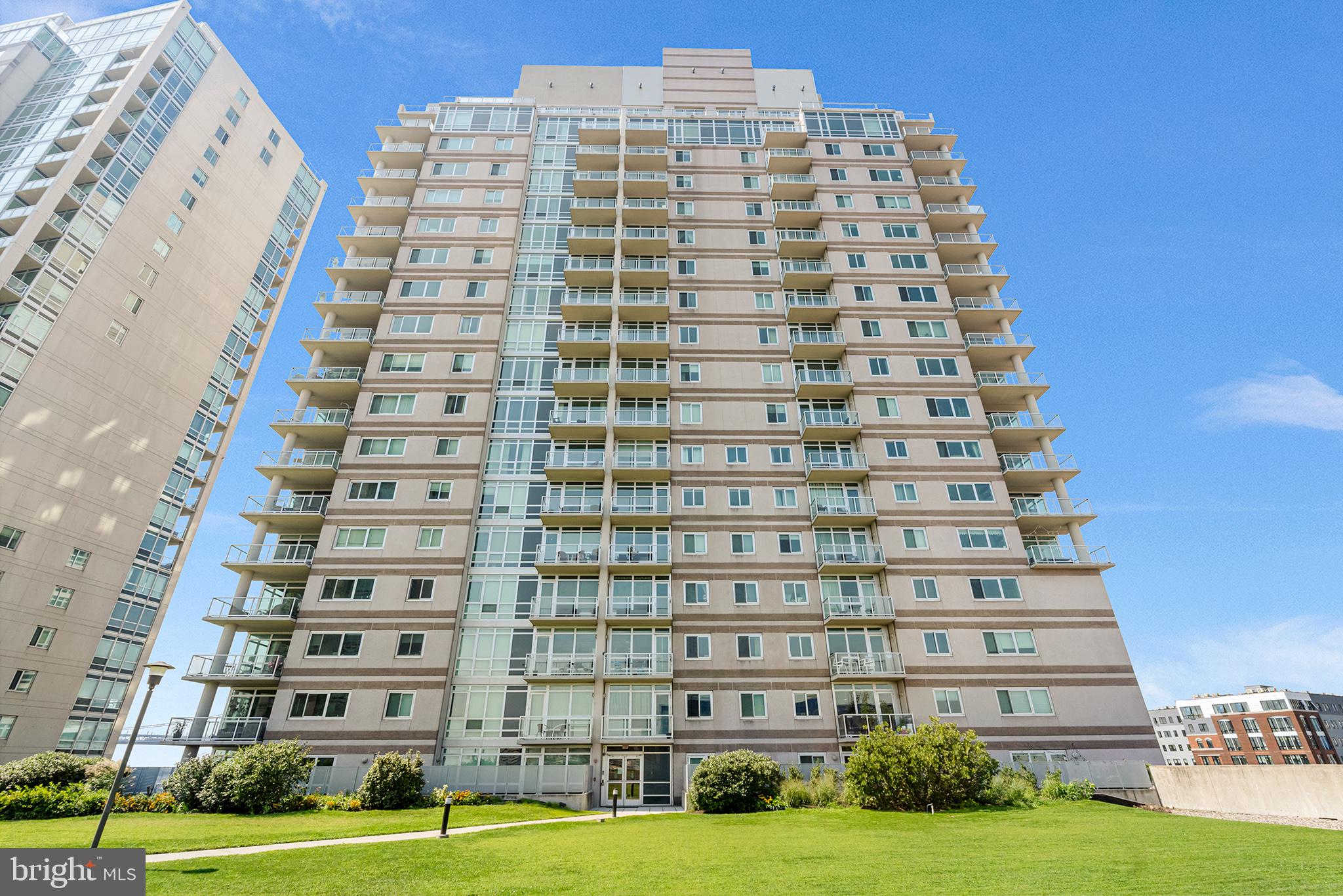 WATERFRONT SQUARE - Residential