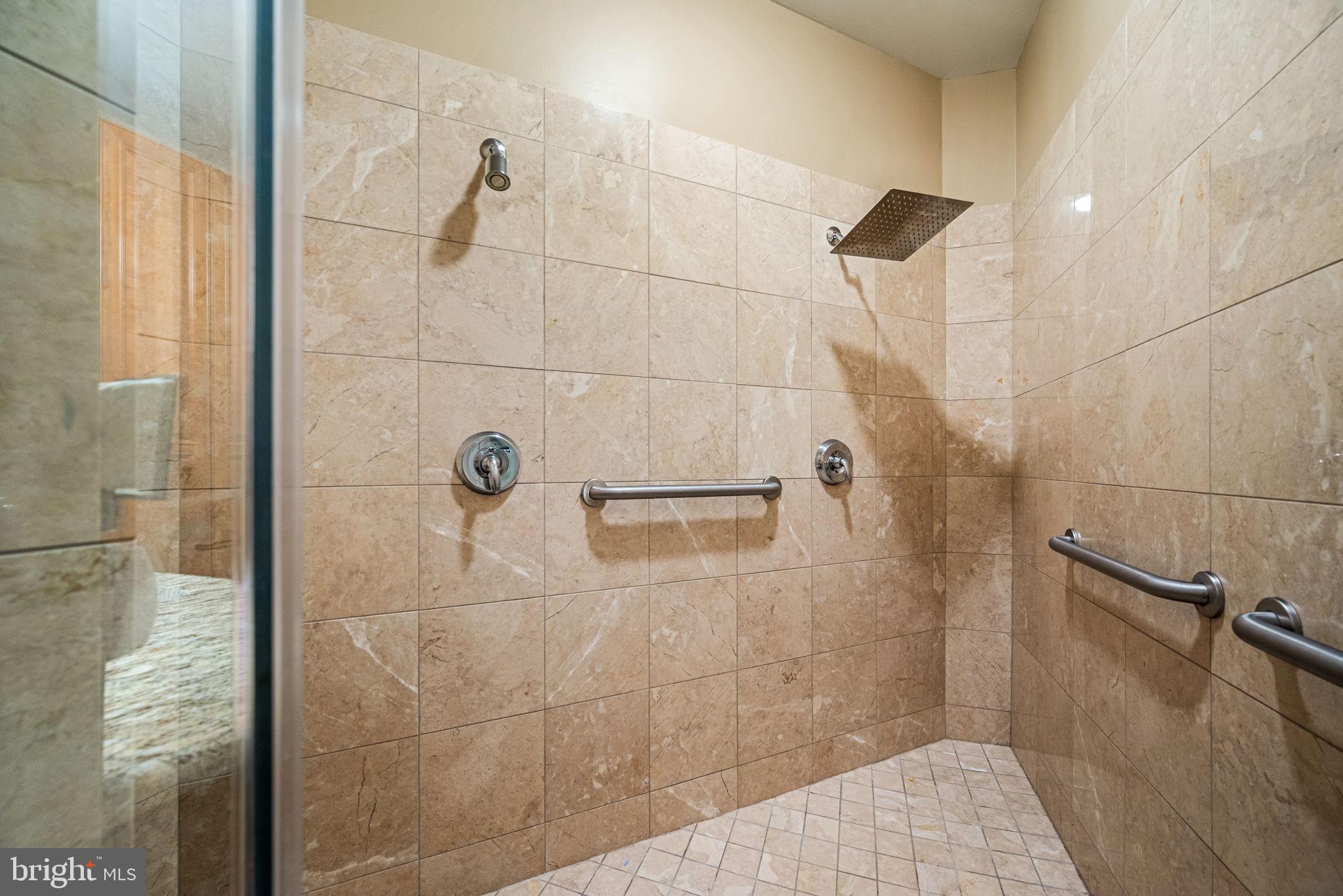 WATERFRONT SQUARE - Residential