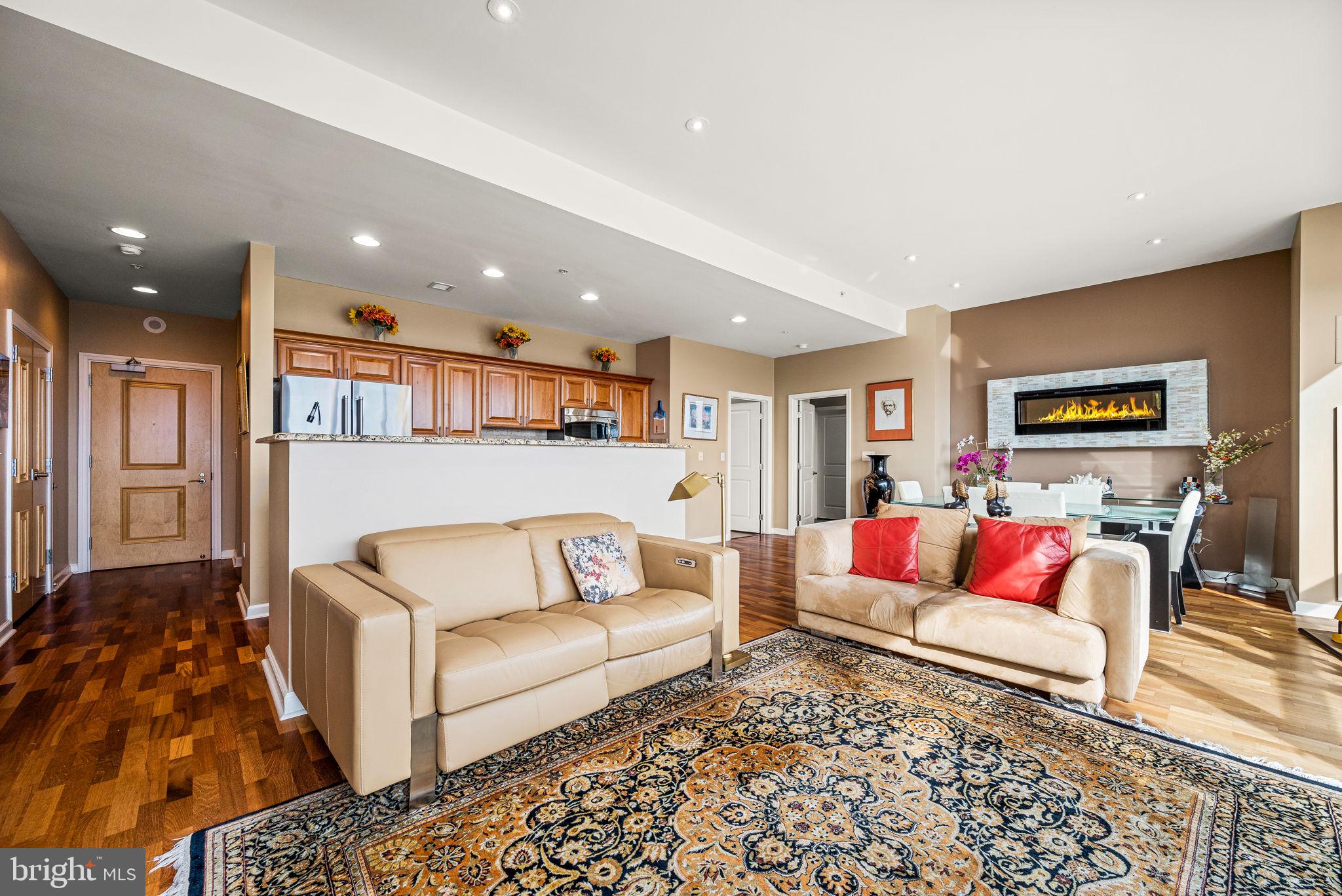 WATERFRONT SQUARE - Residential