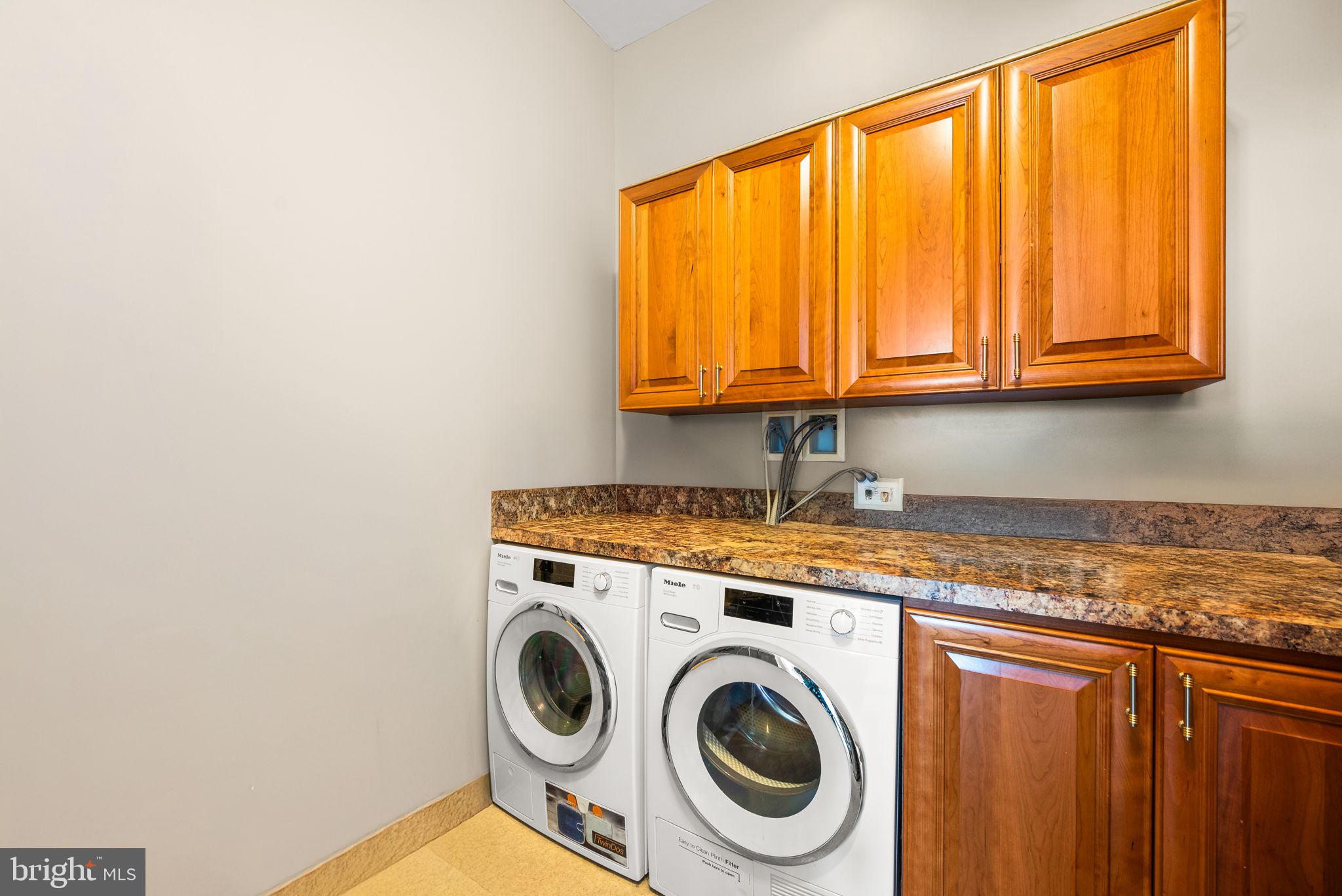 WATERFRONT SQUARE - Residential