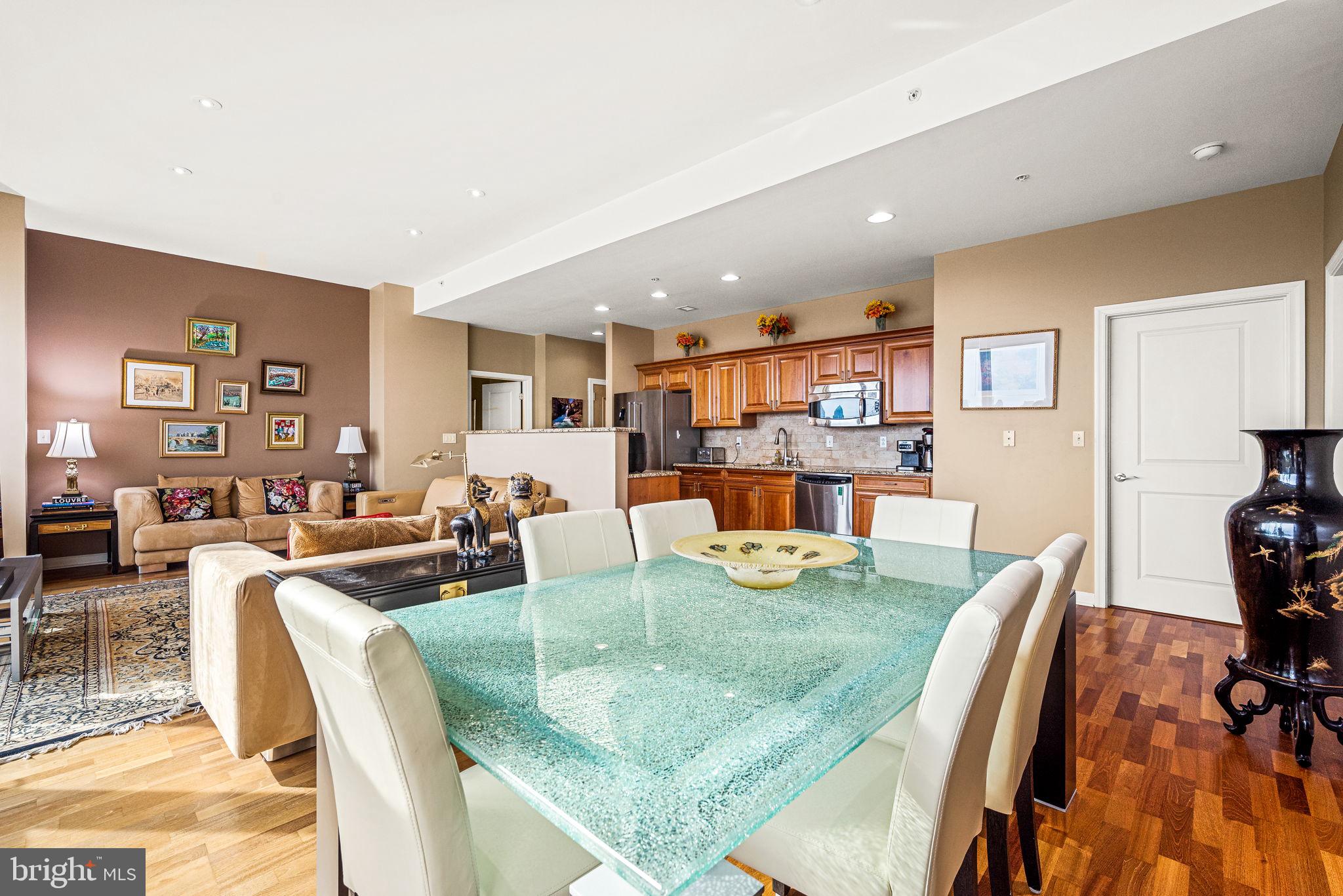 WATERFRONT SQUARE - Residential