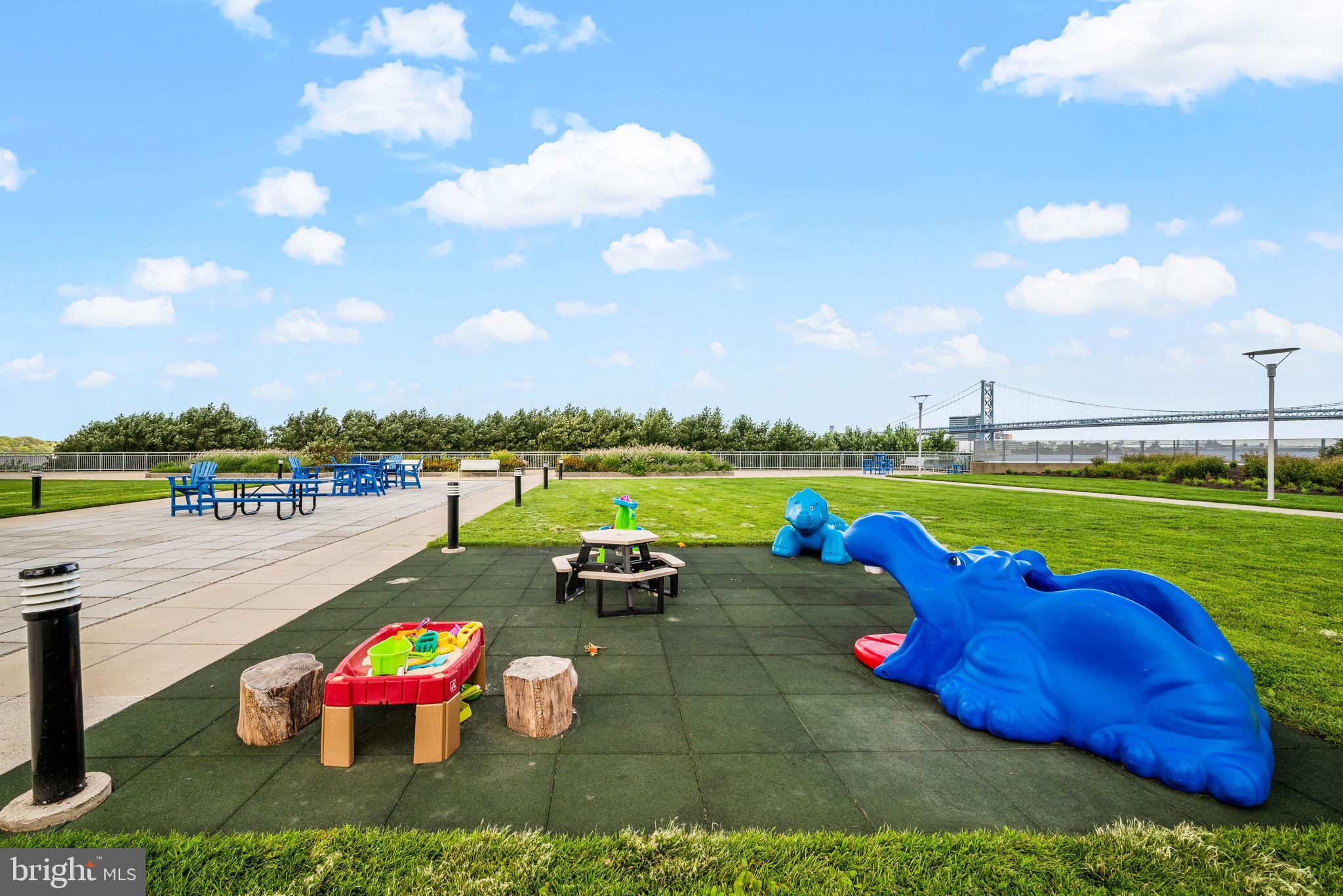 WATERFRONT SQUARE - Residential