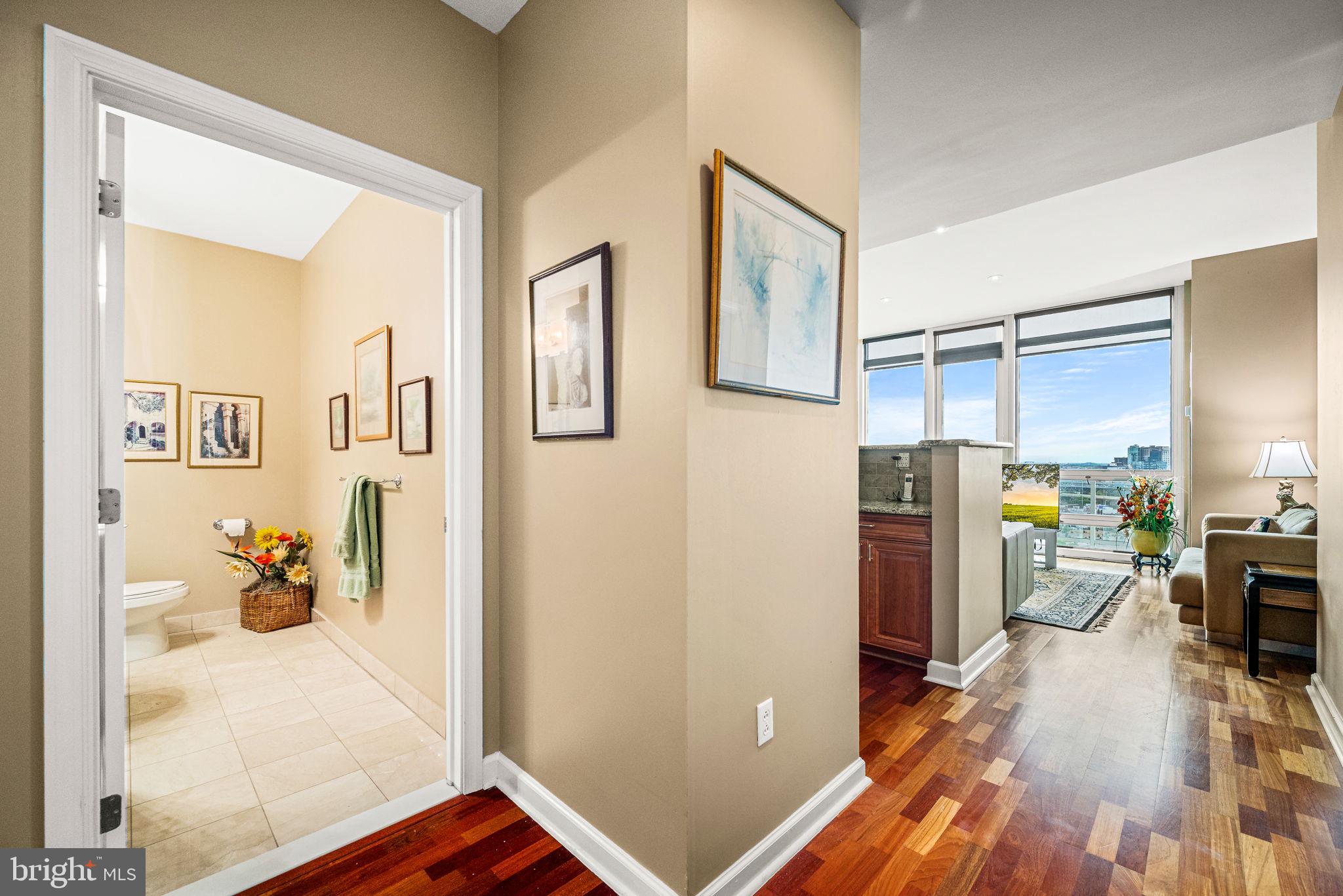 WATERFRONT SQUARE - Residential