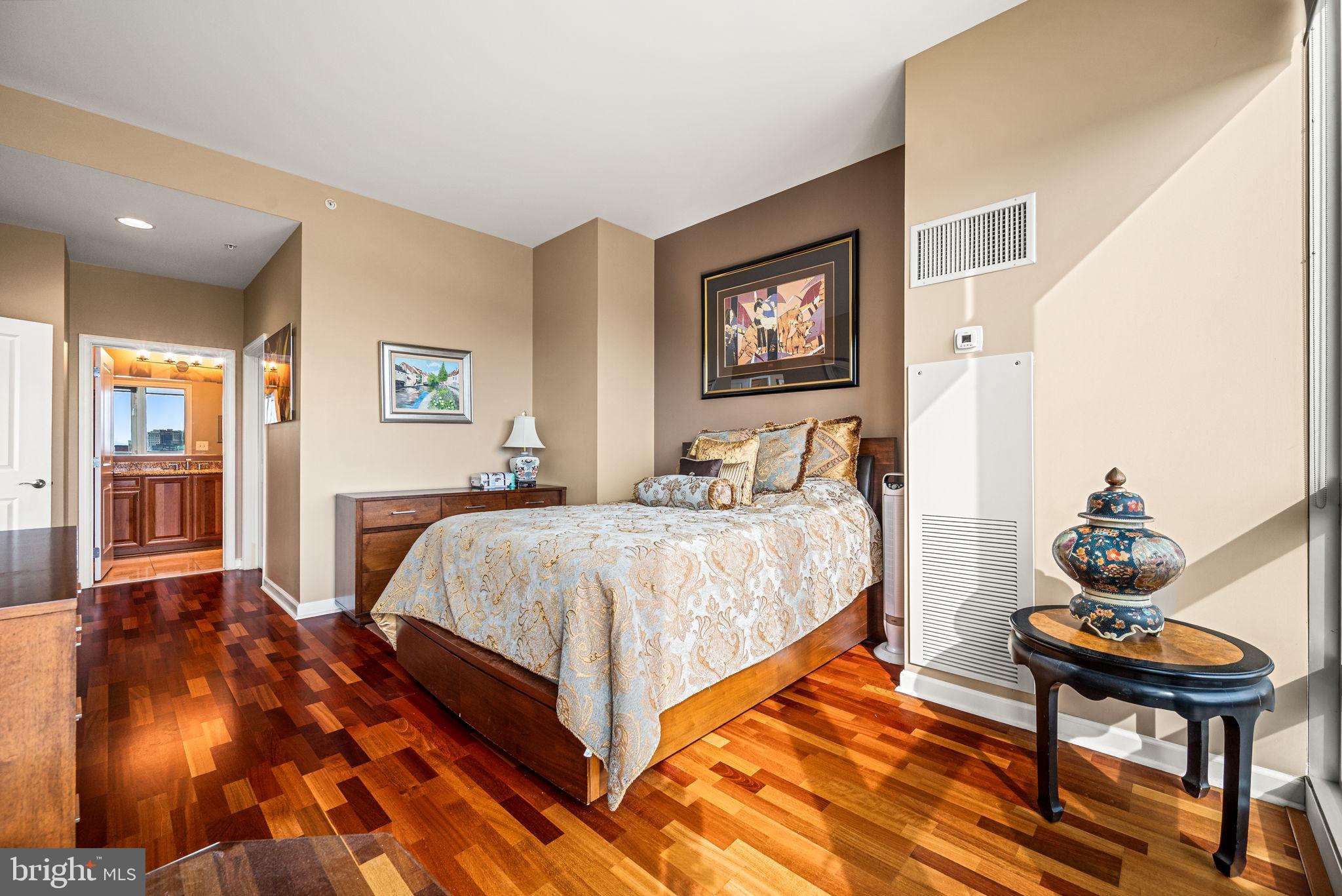 WATERFRONT SQUARE - Residential