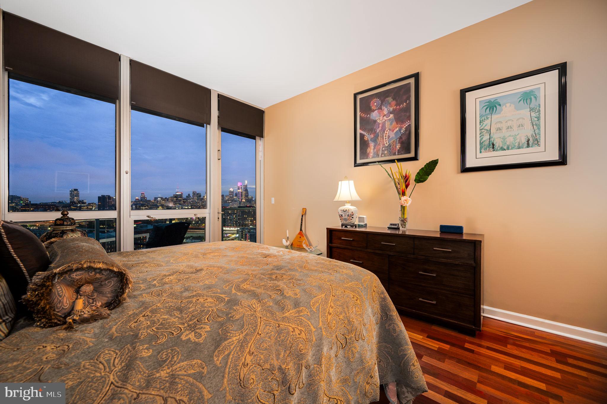 WATERFRONT SQUARE - Residential